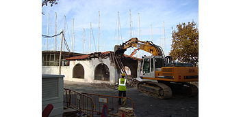 Comença la demolició dels antics edificis del moll Vell del port de Palma 