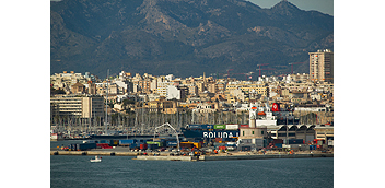 Los puertos de Baleares registran un aumento del cinco por ciento en el tráfico de mercancía general
