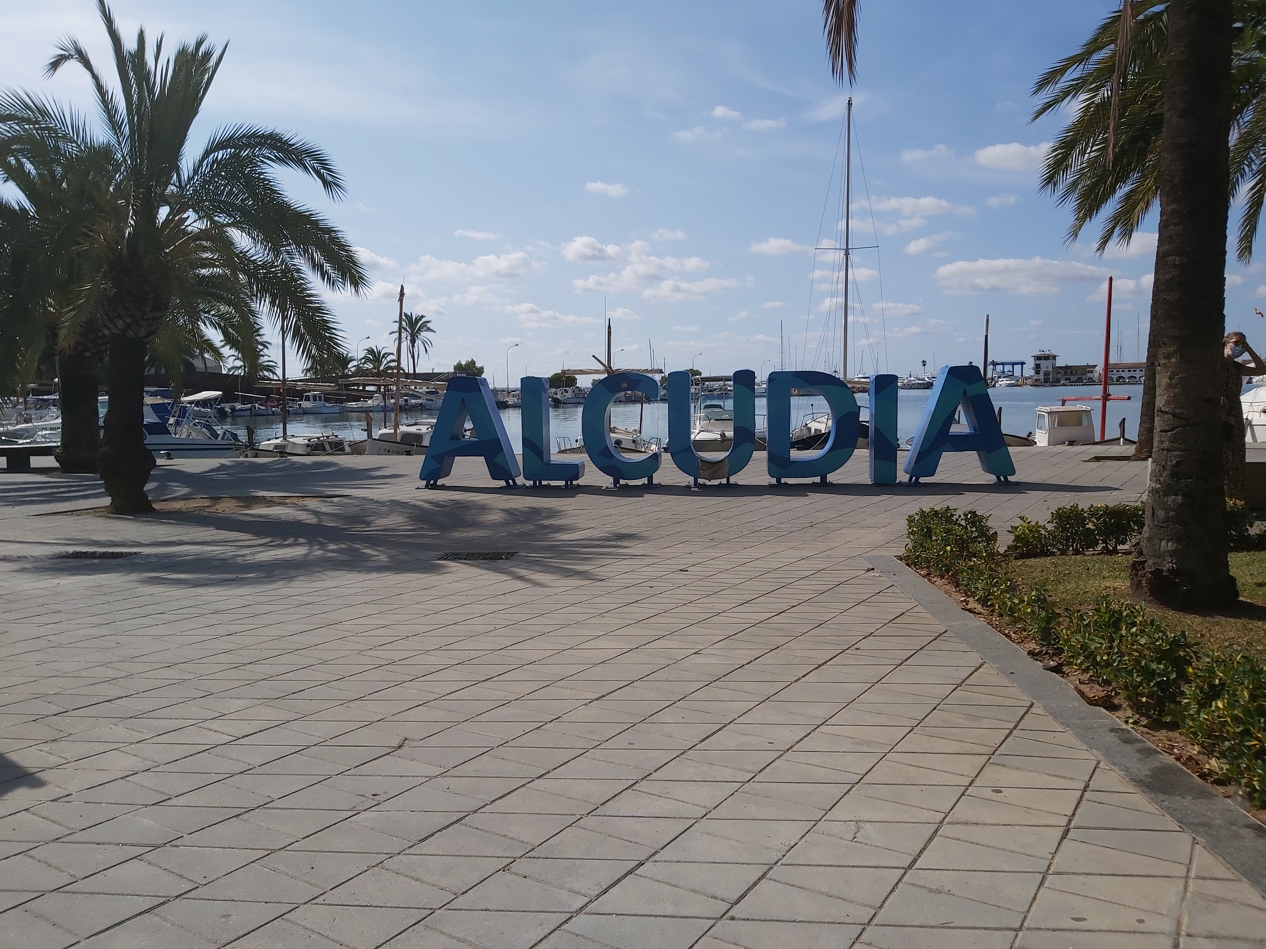 La APB saca a concurso la mejora de la eficiencia energética del alumbrado público en el puerto de Alcúdia