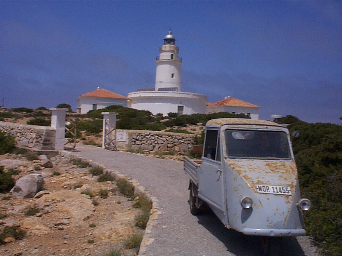 Dreirädrige Lieferwagen von Trimak: 40 Jahre Leben in den Leuchttürmen von Eivissa und Formentera