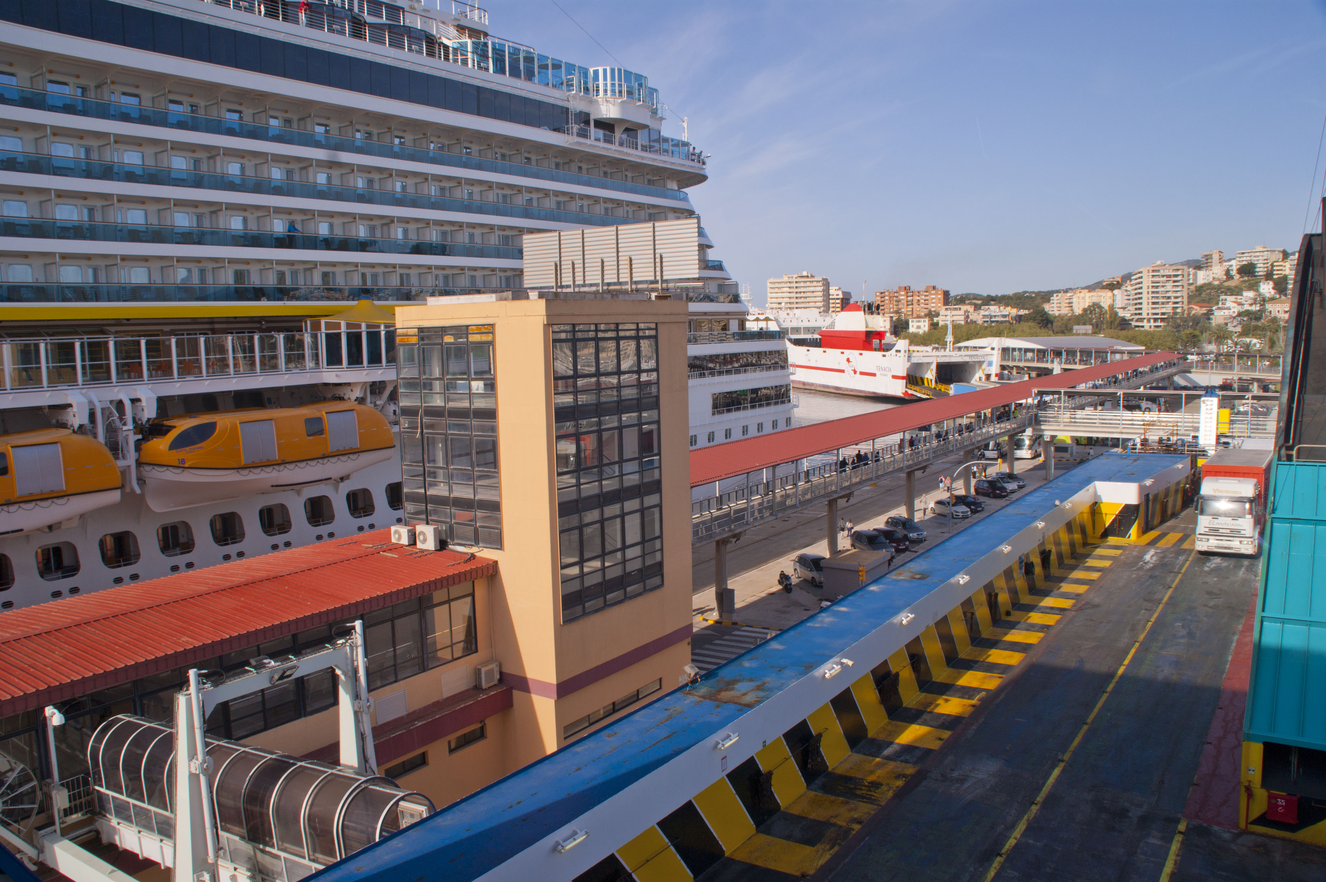 Los puertos que gestiona la APB registran 15’4 millones de toneladas de mercancías en 2017