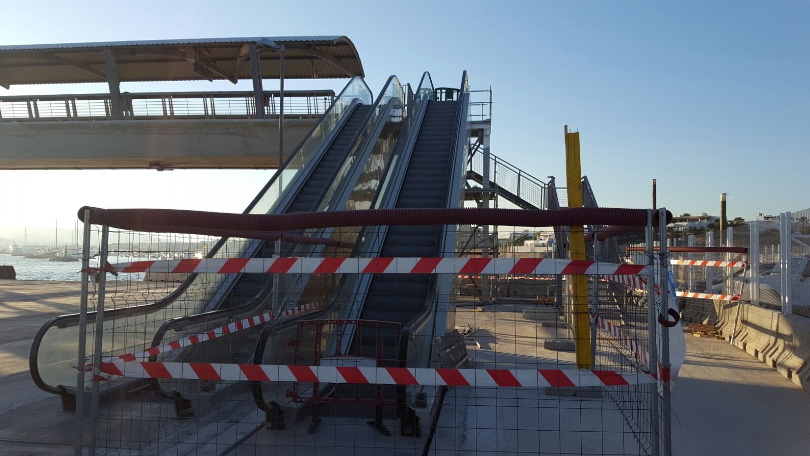 Más escaleras mecánicas y ascensores mejorarán la comodidad del muelle del Botafoc 