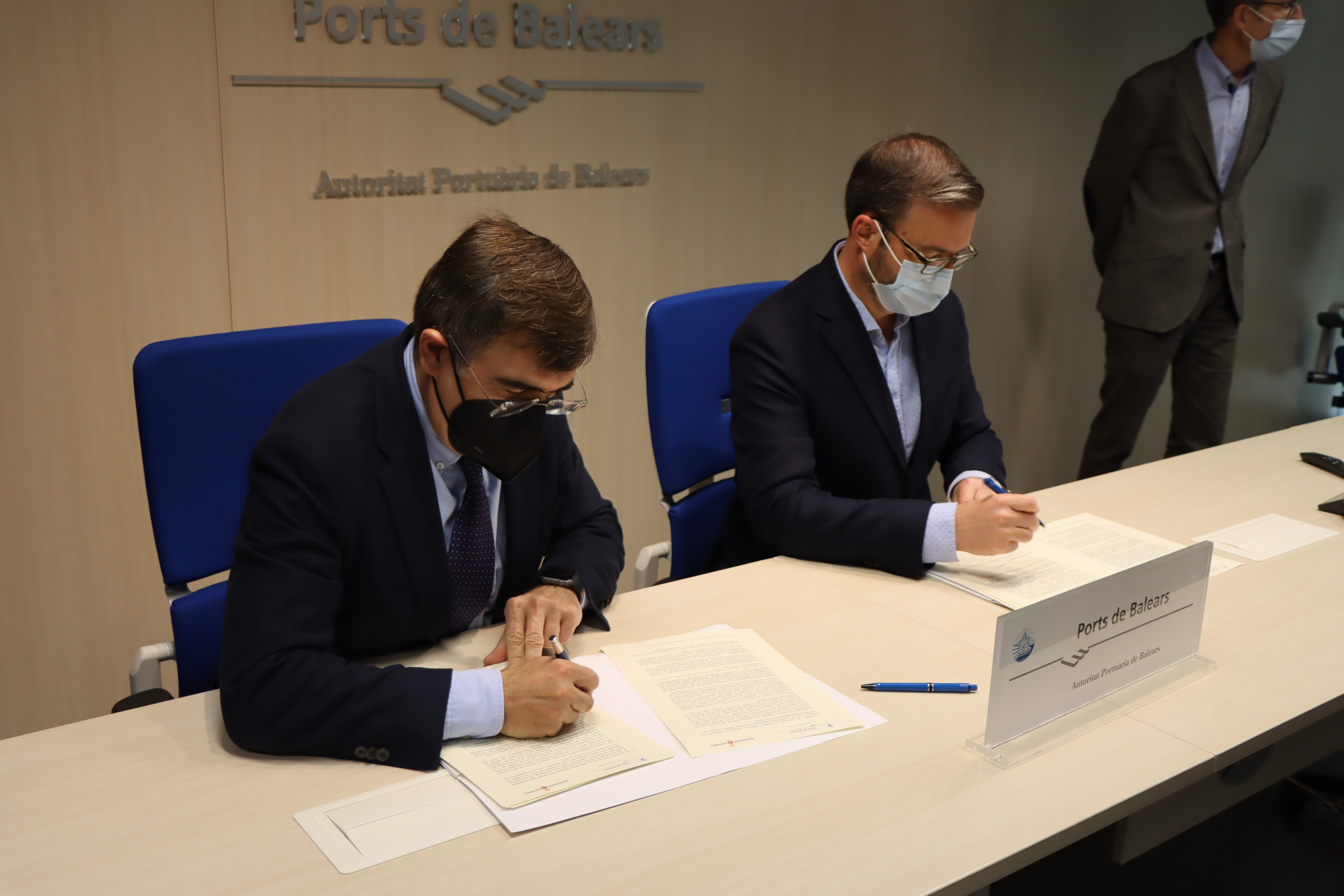 La APB y el Ayuntamiento de Palma revalidan el convenio de prevención y extinción de incendios, salvamento y protección civil para el puerto de Palma