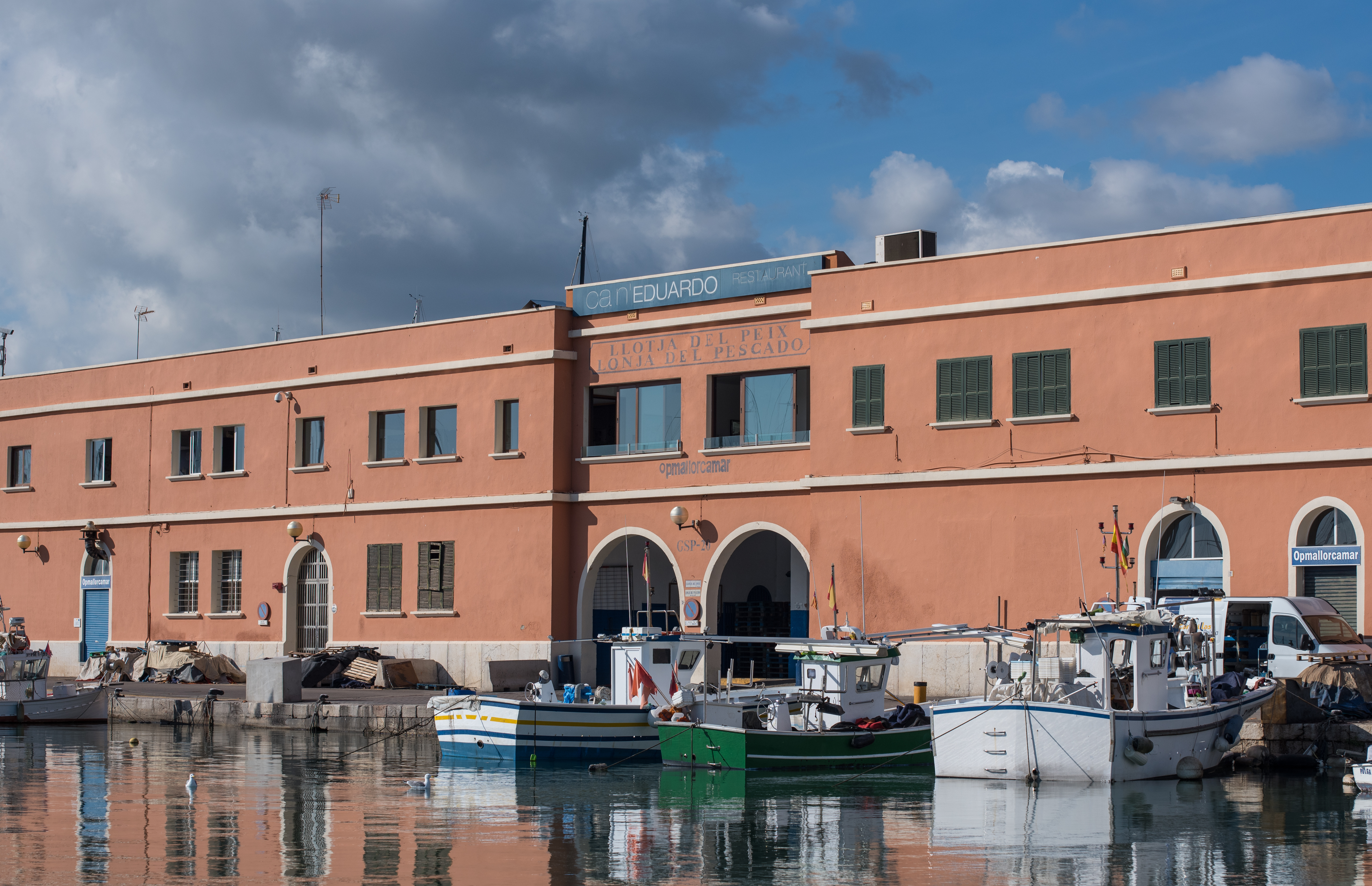 La APB saca a concurso público la explotación comercial de la lonja de pescado del Contramuelle-Mollet del puerto de Palma