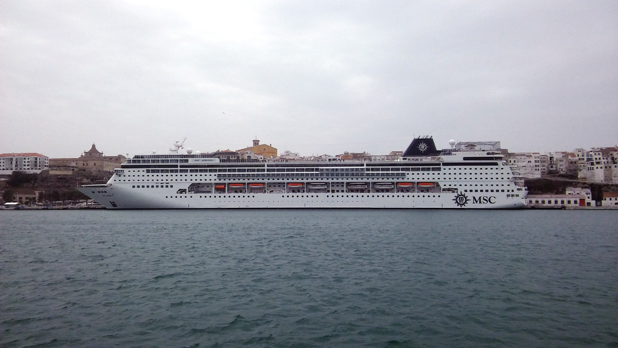 Atraca en Maó el MSC Armonia, el crucero más grande hasta la fecha