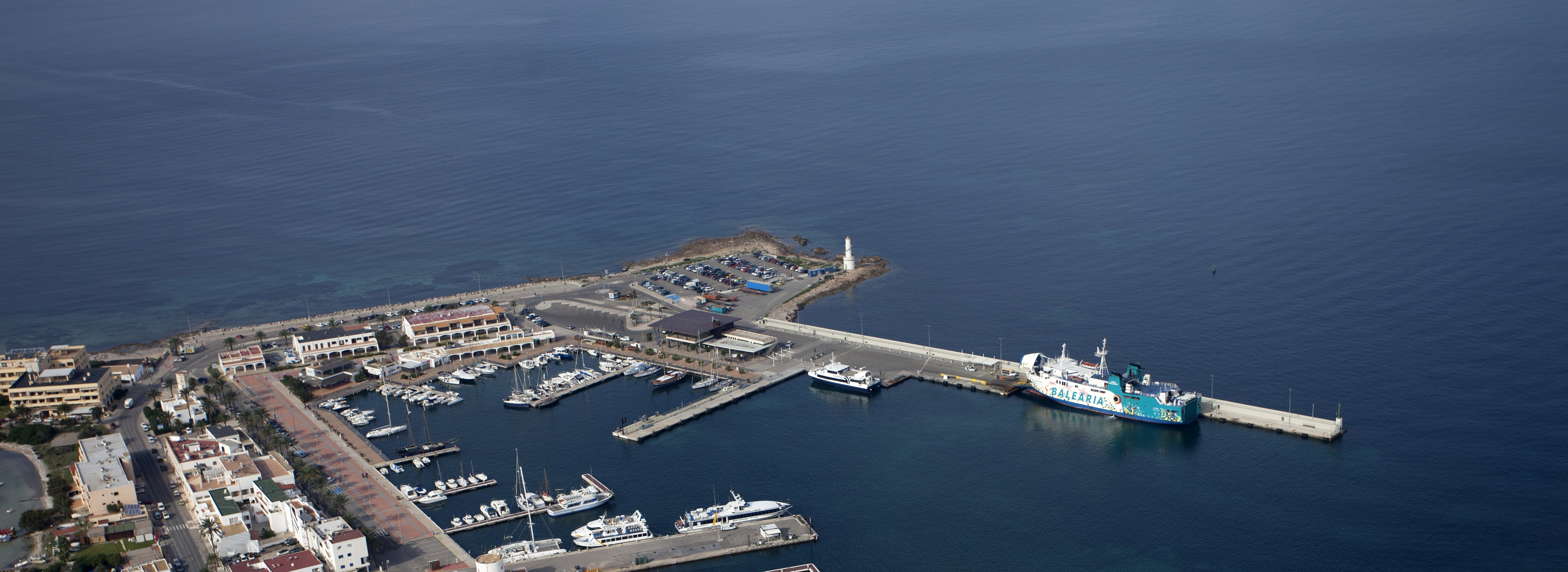 Adaptation works get underway on the passenger dock at the Port of La Savina 