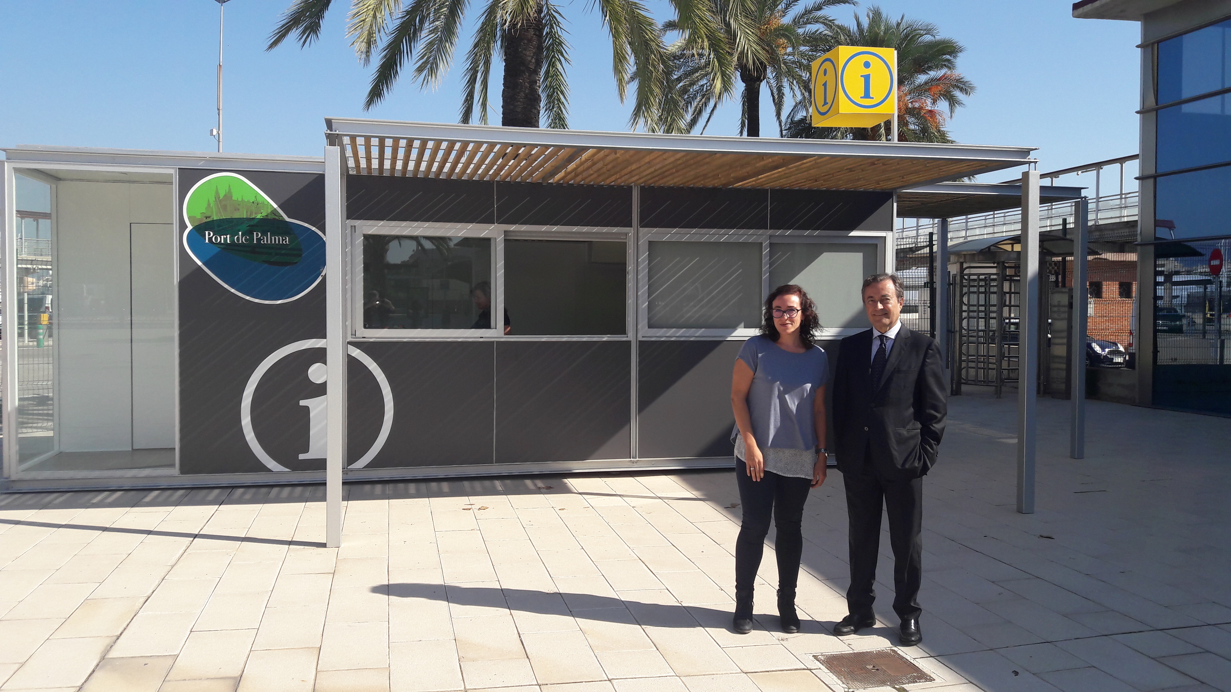 Die Tourismus-Stiftung Palma 365 und die APB erfüllen den Informationsbedarf von Kreuzfahrtpassagieren, die im Hafen der Stadt ankommen