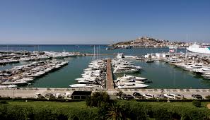 Marina Ibiza begins operation to remove fencing around its facilities in the Port of Ibiza