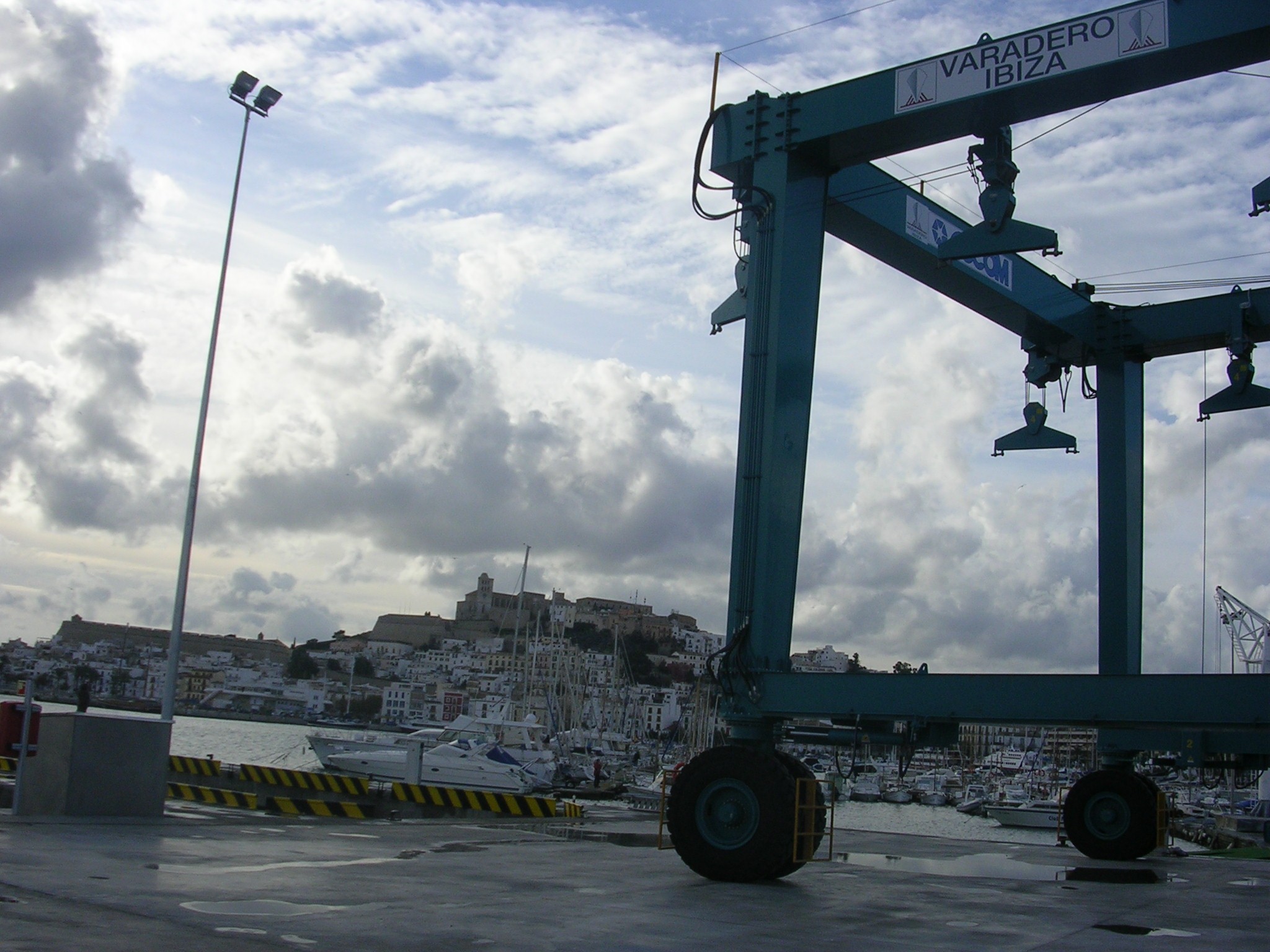 Die APB schreibt das Trockendock neben dem Fischereikai im Hafen von Eivissa für vier Jahre aus