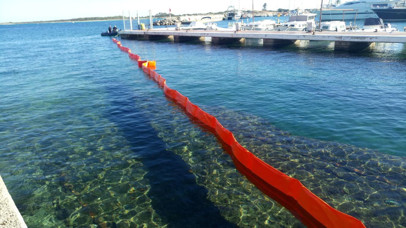 APB simuliert das Vorgehen im Falle einer Meeresverschmutzung im Hafen von La Savina 