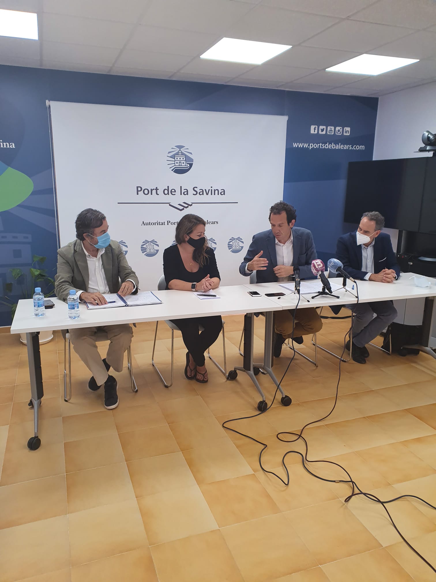 Govern Balear, Consell de Formentera y la APB anuncian una reducción de escalas en el puerto de la Savina por motivos medioambientales, de seguridad y de optimización del servicio