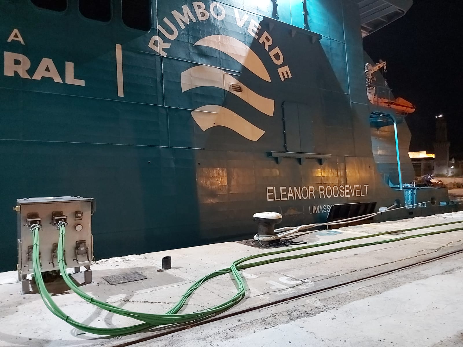 Beginn der Prüfungen des Landstromanschlusses für Fähren im Hafen von Palma