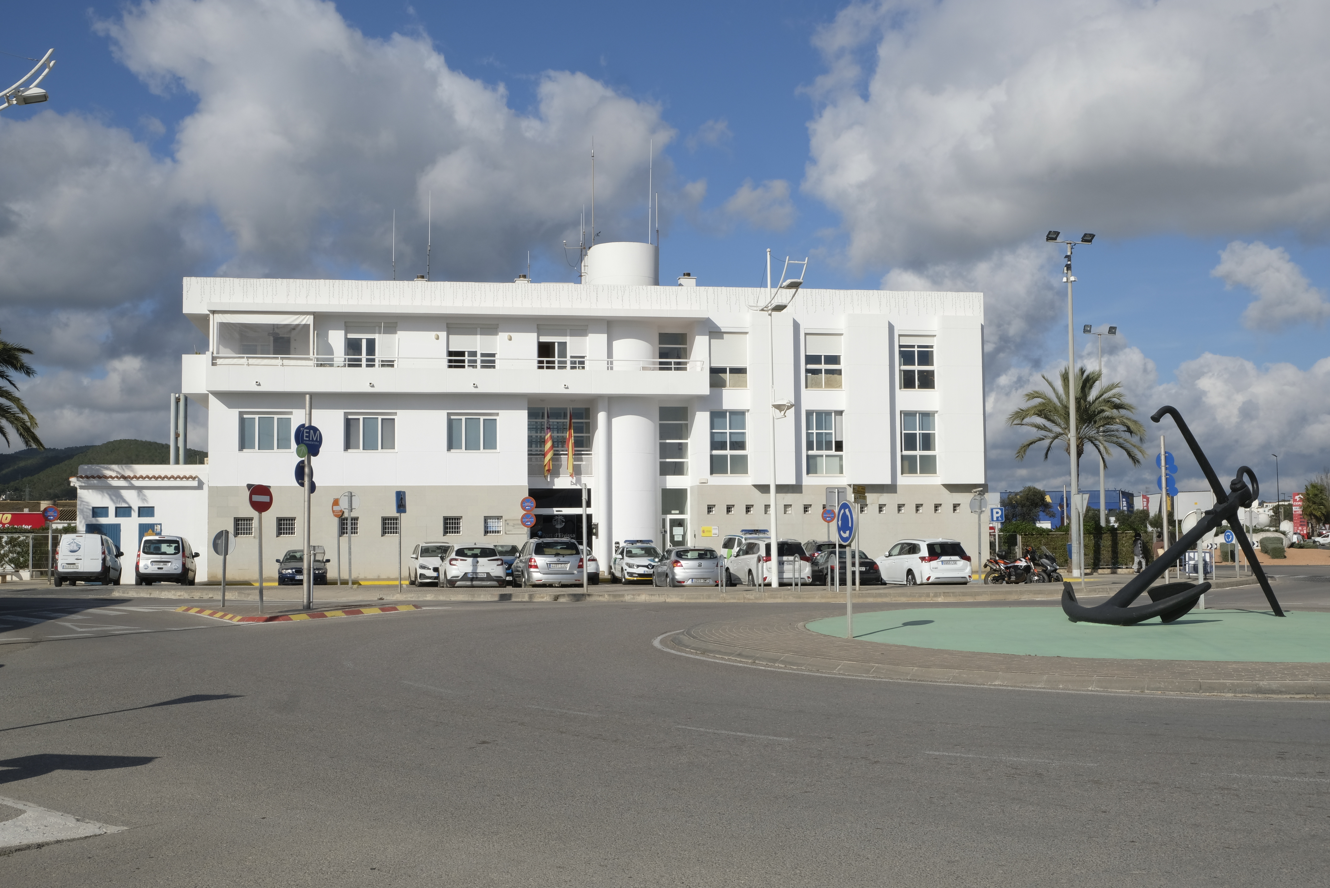 La APB da inicio a las obras de adecuación del entorno y la fachada de las oficinas de la APB en Eivissa