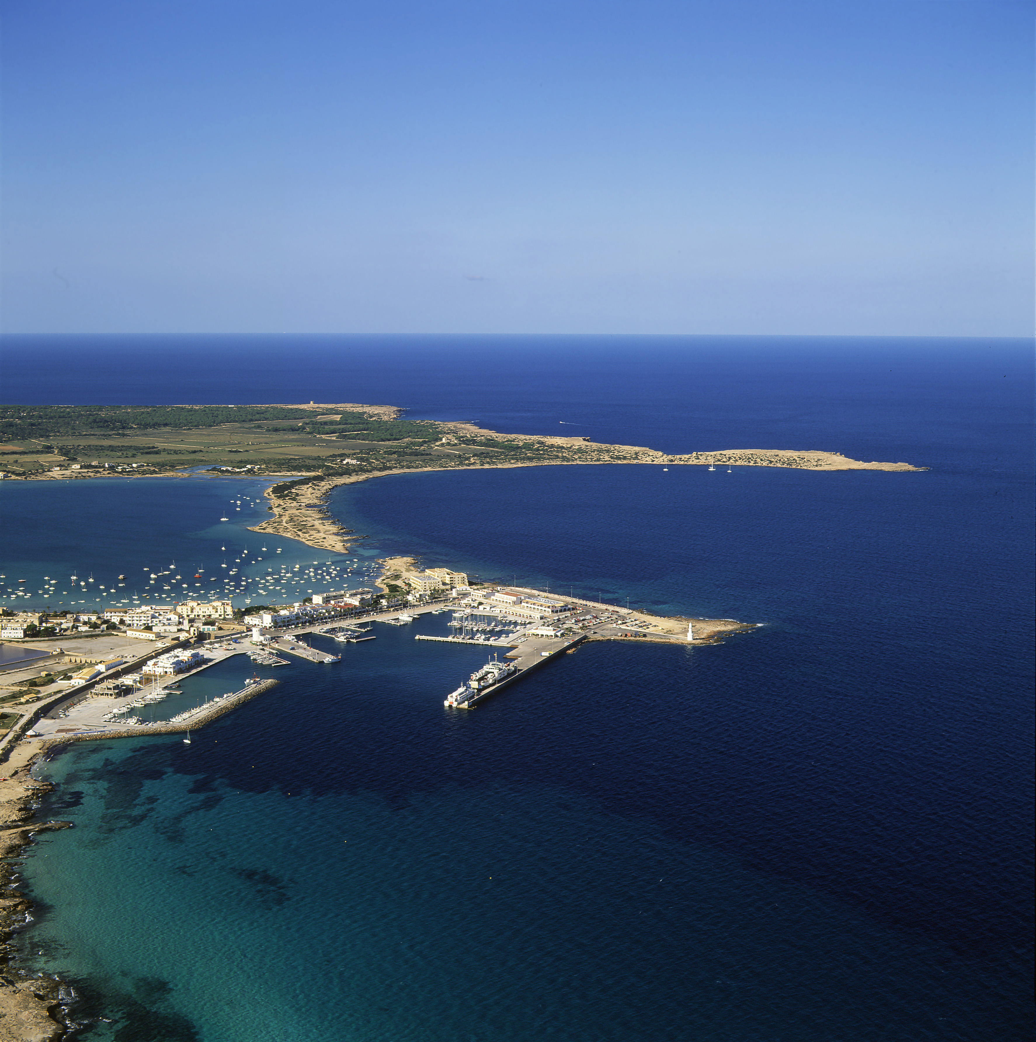La APB propondrá al Consell de Formentera que no vayan más cruceros al puerto de la Savina