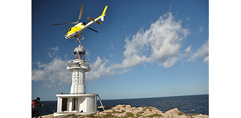 Espectacular cambio de la linterna del faro de Bleda Plana