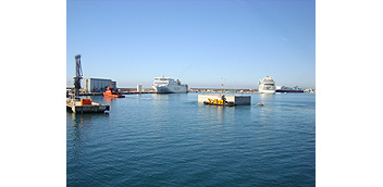 The first of eighteen caissons being fabricated for the expansion the Poniente docks arrives at the port of Palma 