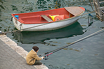 The port of Maó allows recreational fishing for licensed fishermen