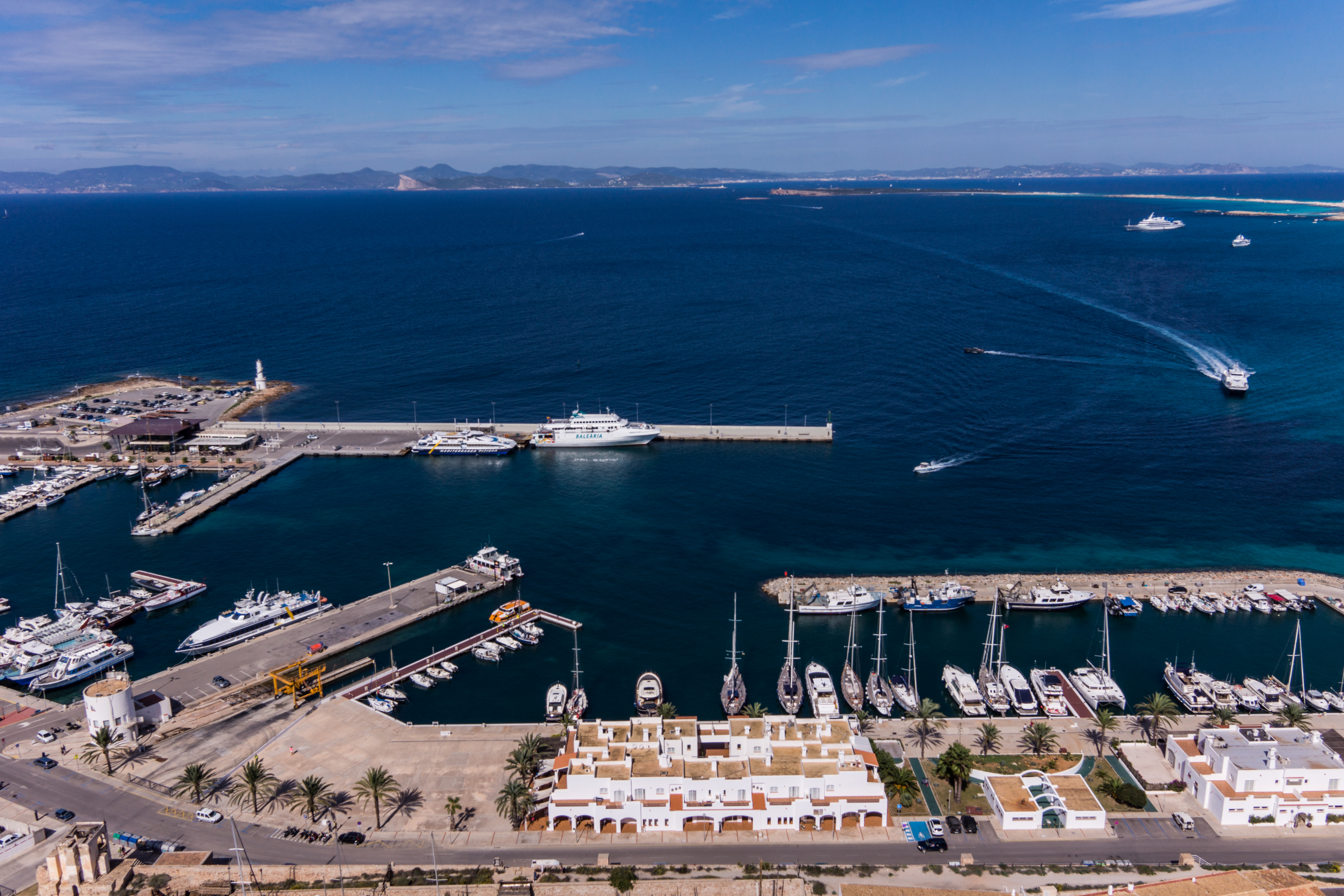 Sale a concurso la gestión de amarres y edificios para una concesión náutica deportiva del puerto de la Savina
