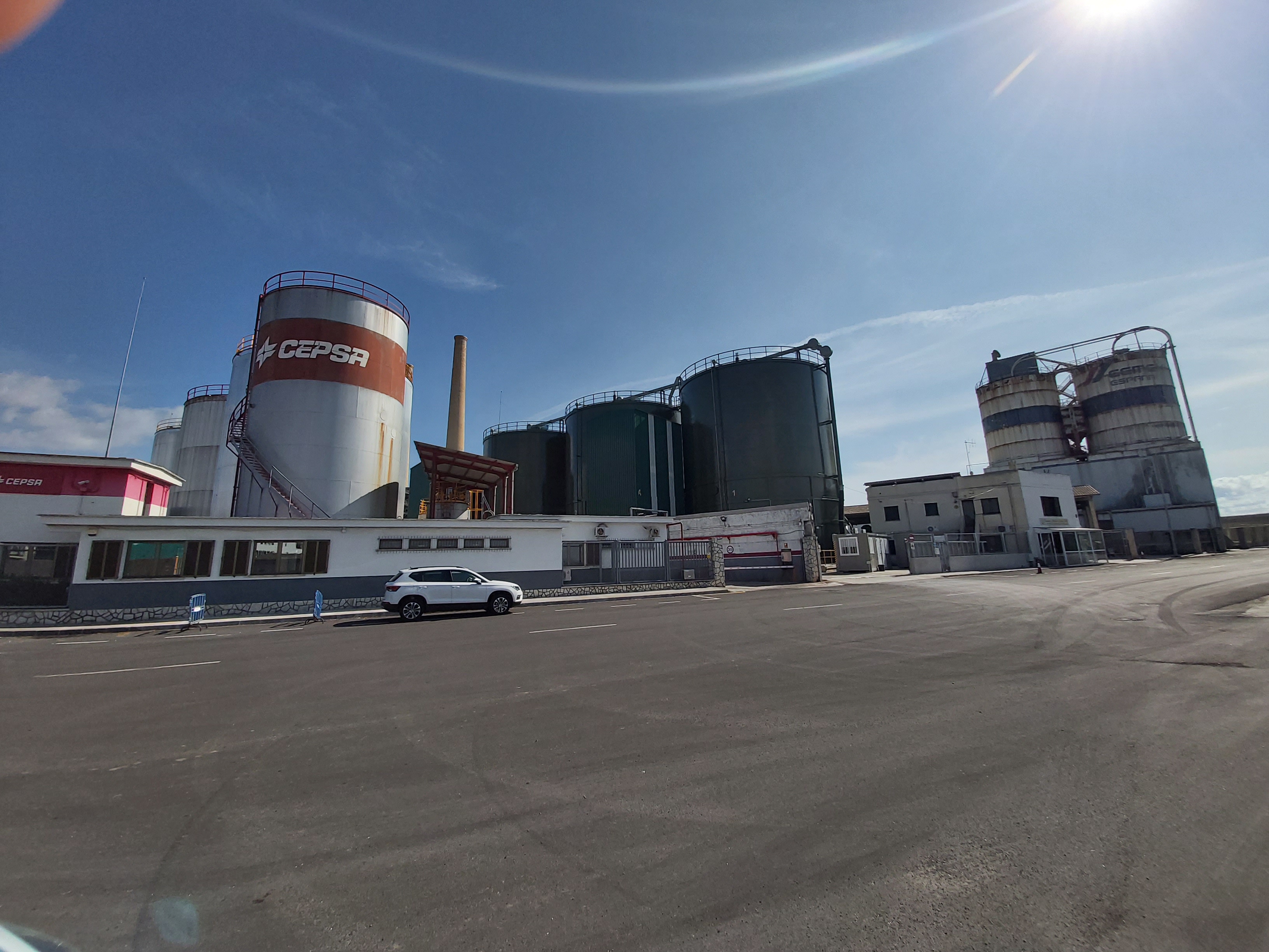 Genehmigung der Grundlagen der Ausschreibung für den Betrieb eines Zentrums für die Lagerung und den Vertrieb von Zement im Hafen von Alcúdia