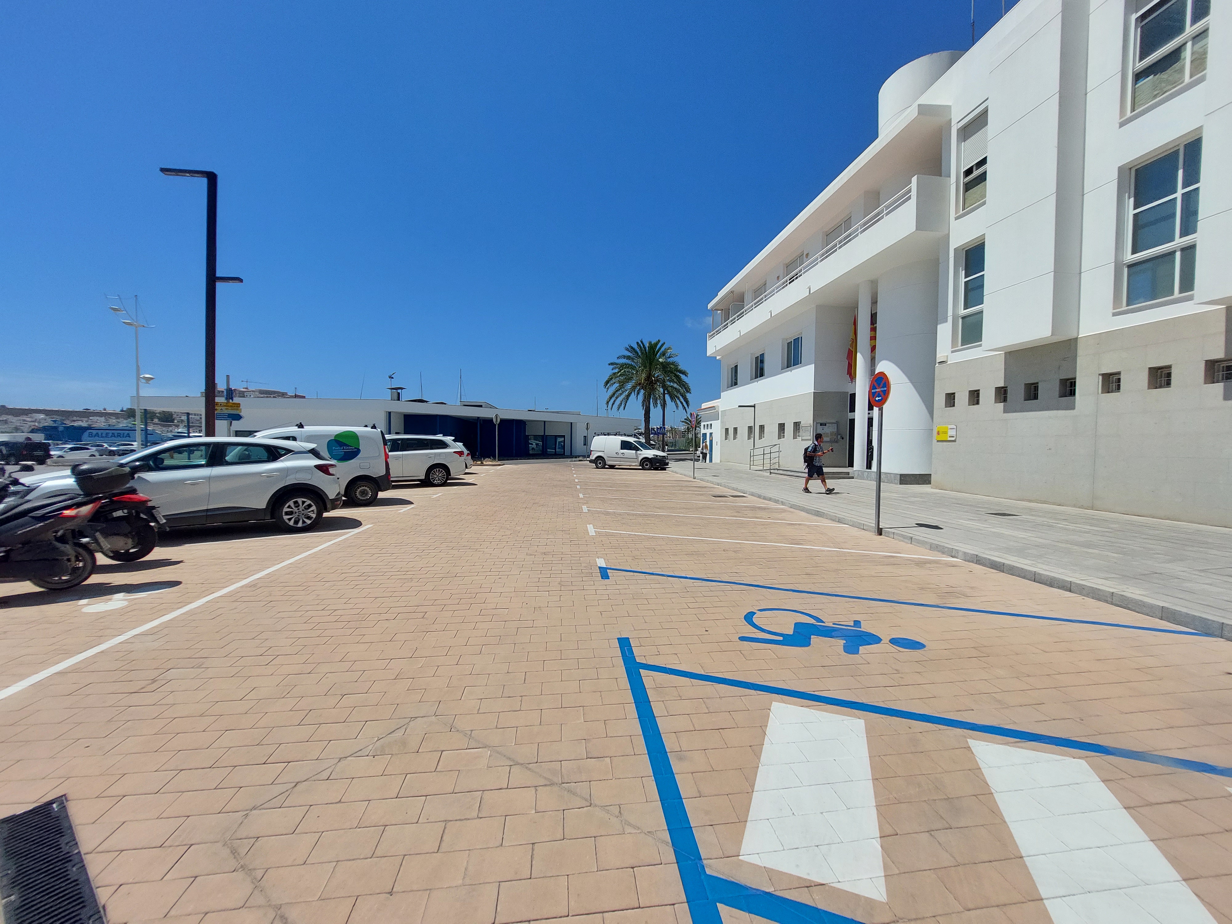 Finalitzen les obres d'adequació de l'entorn i la façana de les oficines de l'APB a Eivissa