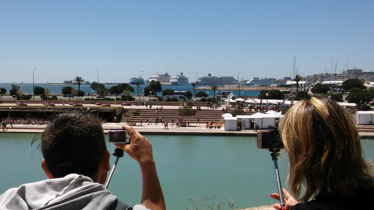 Acht Kreuzfahrtschiffe legen am selben Tag im Hafen von Palma an.