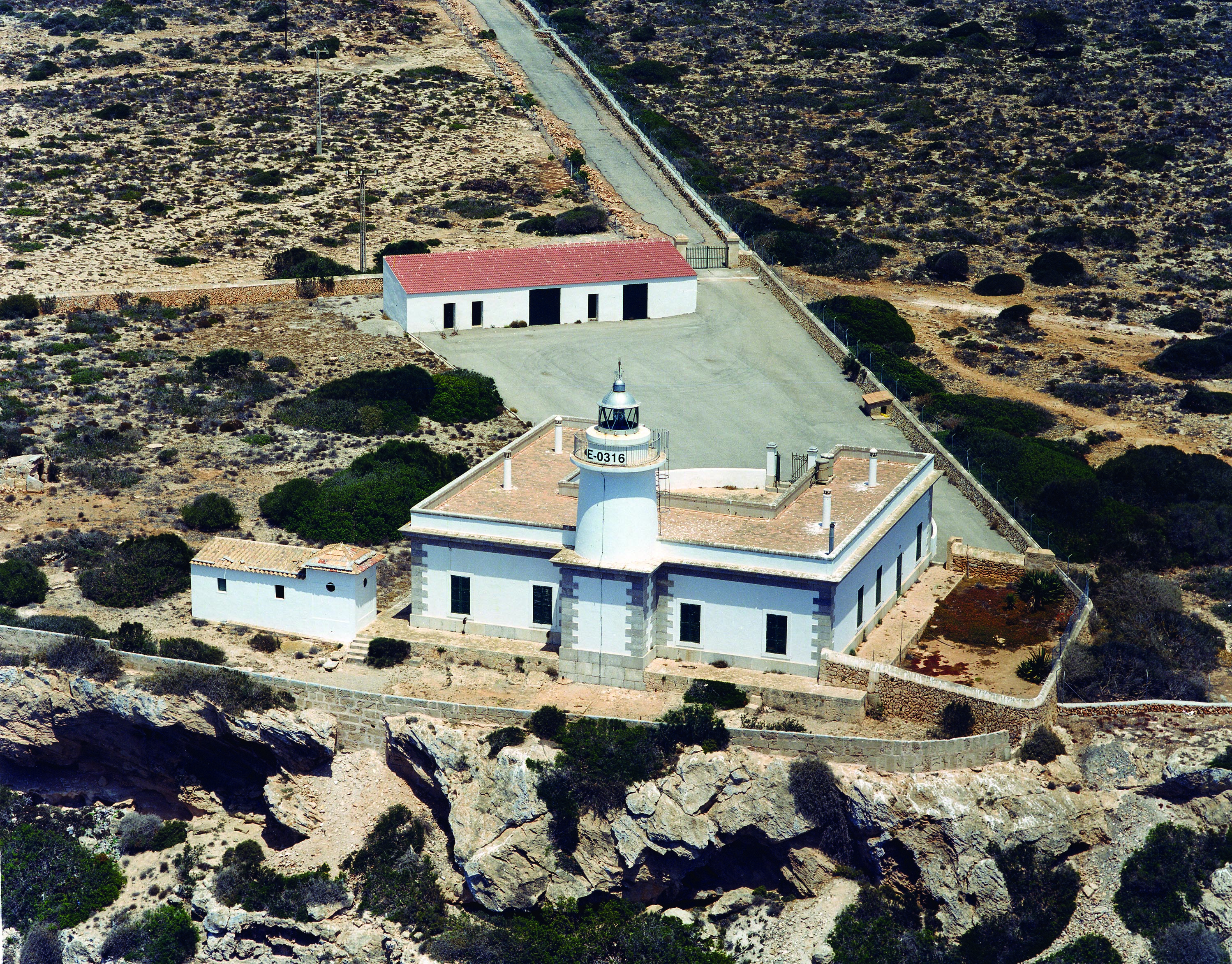 Balearic Islands’ Port Authority (APB) allocates EUR 260.000 to enhance a dozen lighthouses in Mallorca.