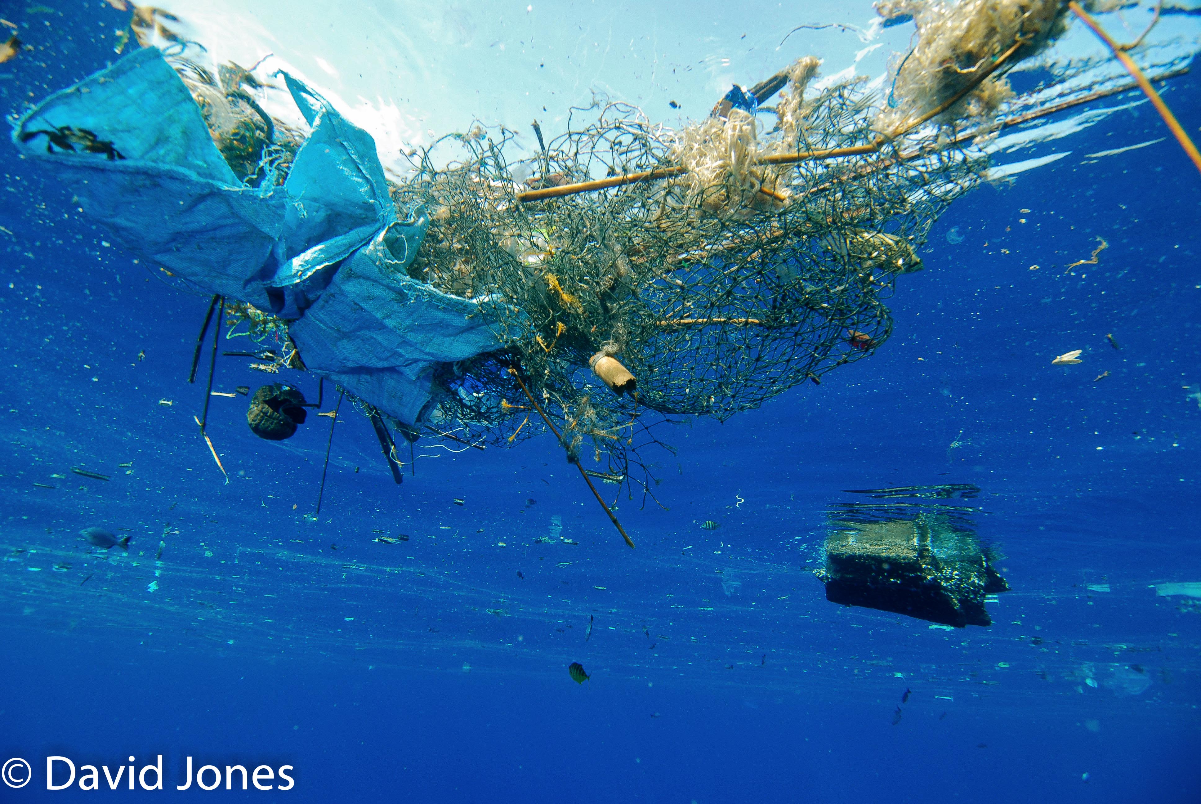 USO DE DRONES PARA CONTAMINACIÓN DE PLASTICOS DEL OCEANO