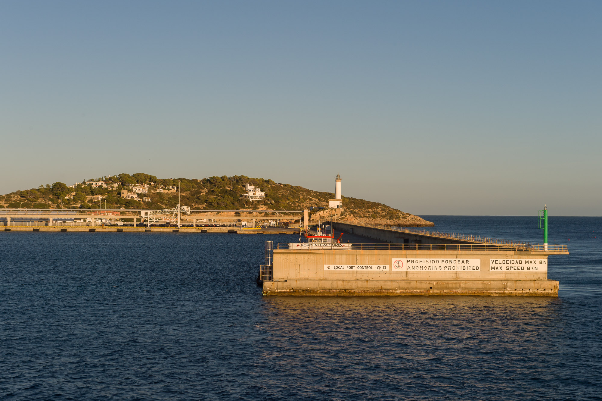 Die Arbeiten zum Schutz der Fundamente des Deichs von Botafoc im Hafen von Eivissa wurden in Rekordzeit abgeschlossen