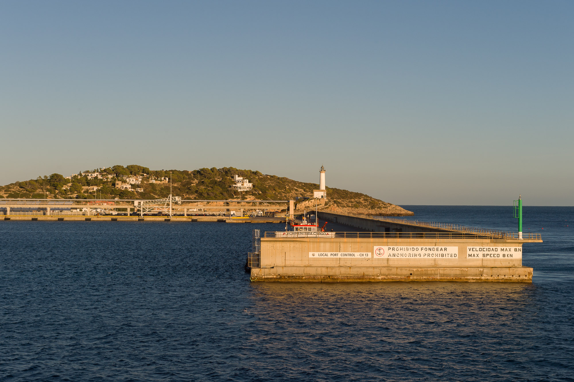 The works to protect the foundations of the Botafoc dock in the Port of Ibiza are finished in record time