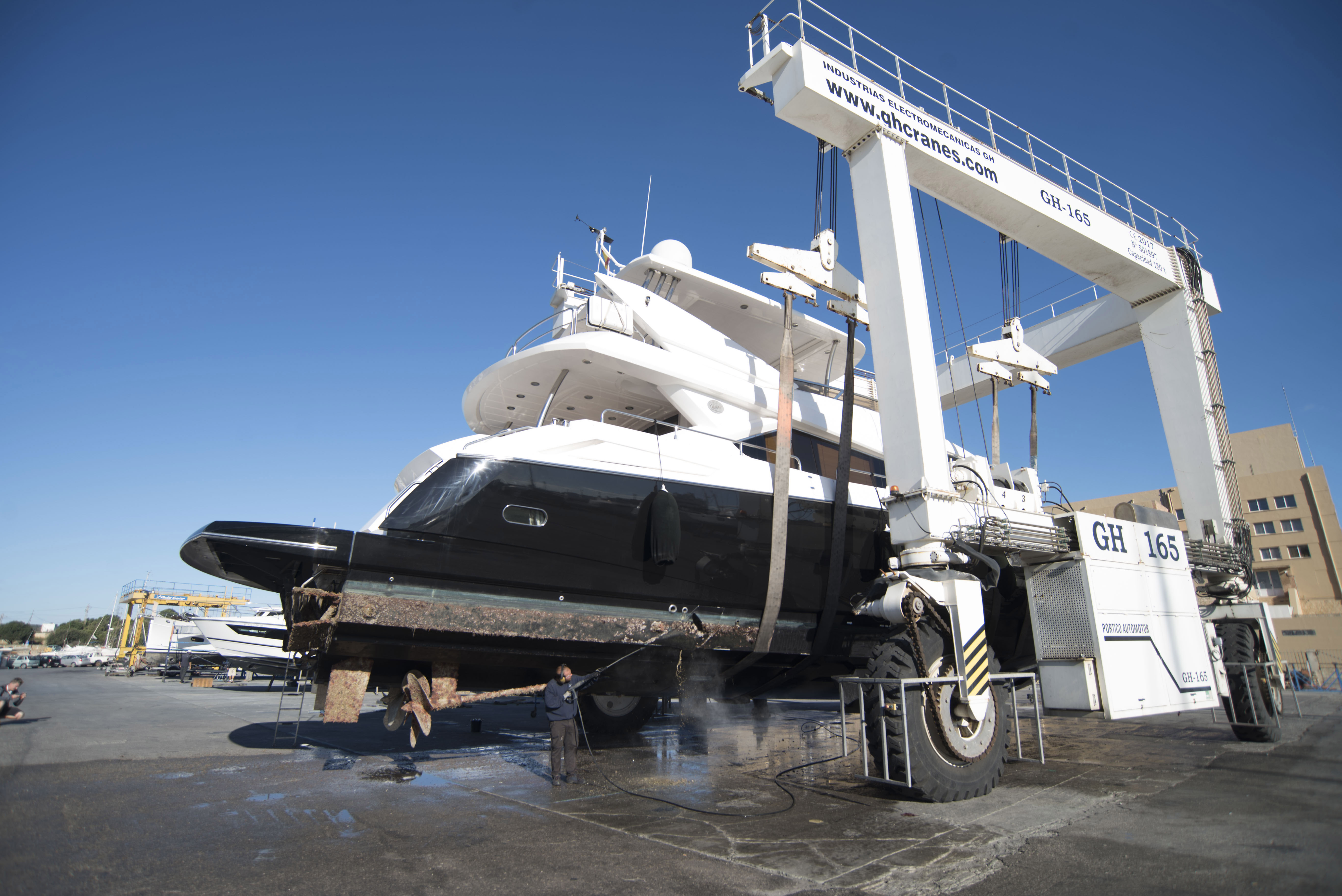 The APB launches a tender for the beaching and launching area at Cós Nou in the port of Maó