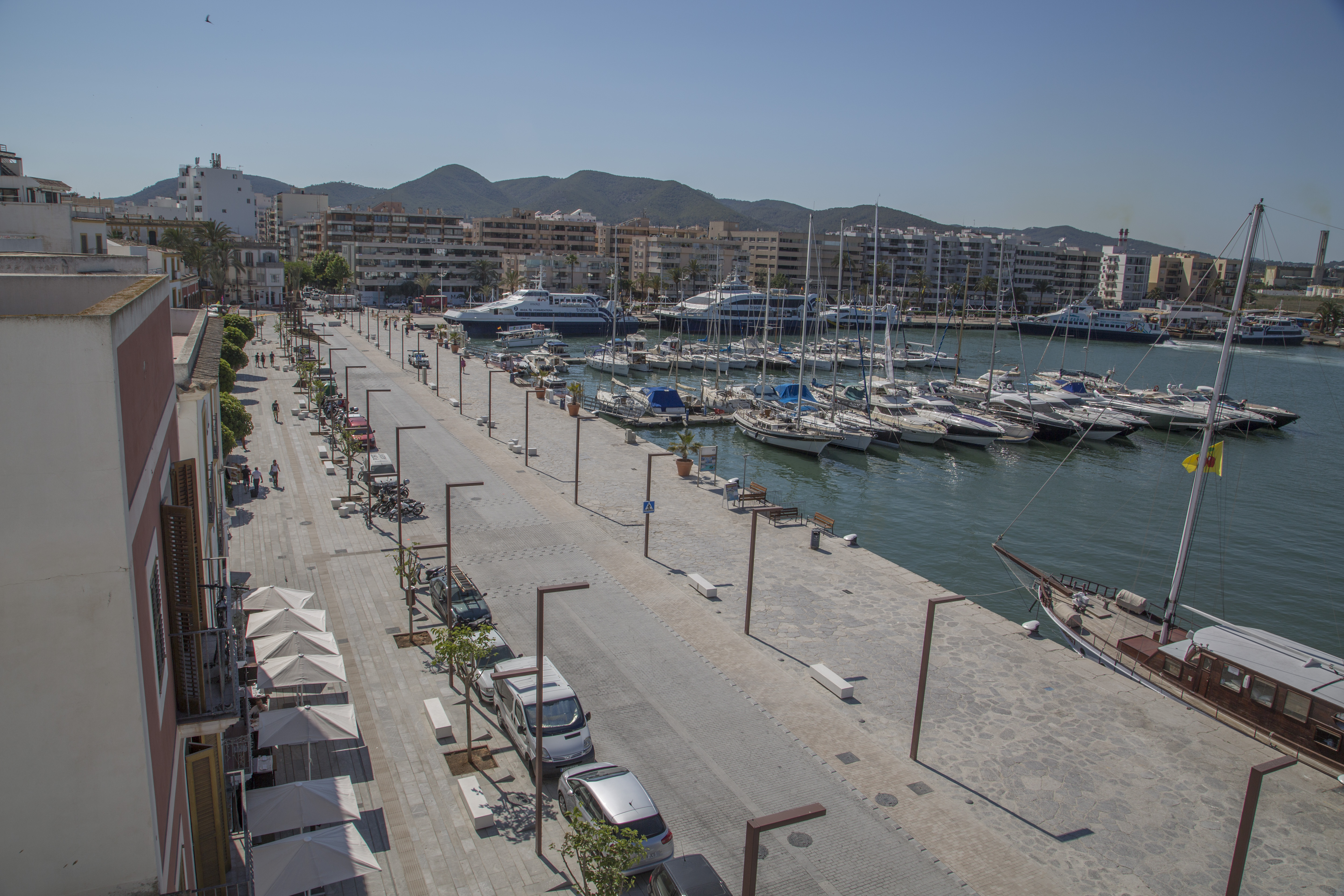 L´APB aixeca la barrera del passeig de la Marina del port d´Eivissa i permet l´aparcament de vehicles fins al març