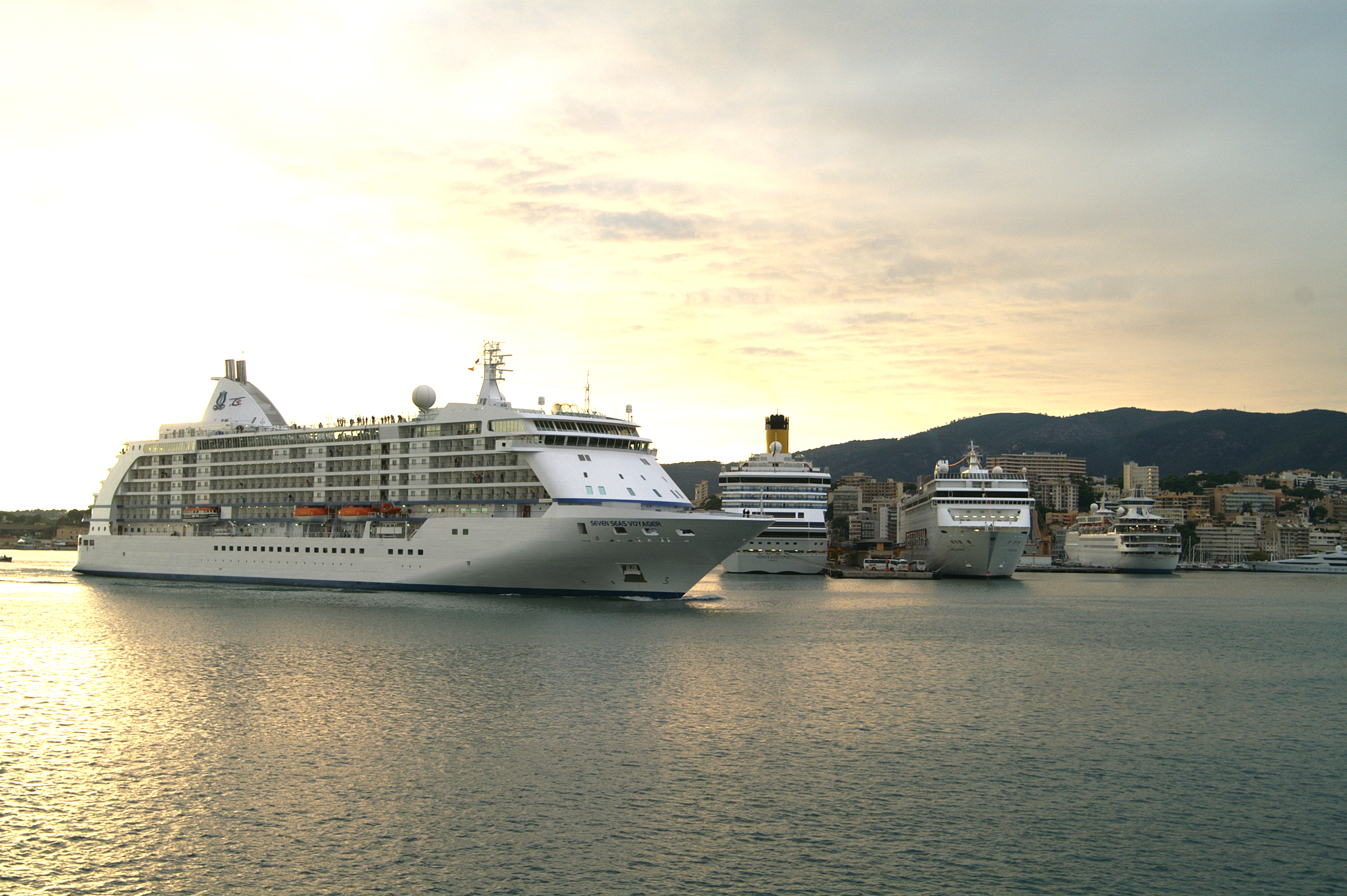 El turista de crucero consume 90 litros de agua al año en el puerto de Palma