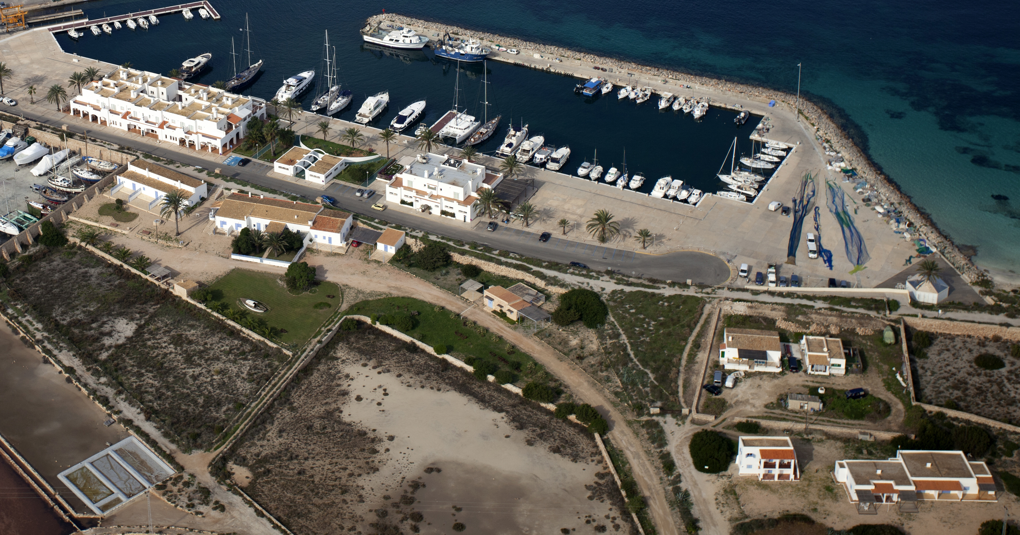 THE APB TO AWARD A CONTRACT TO DESARROLLOS CONCESIONALES INSULARES S.L. TO MANAGE THE SMALL BOAT DOCK AT THE PORT OF LA SAVINA