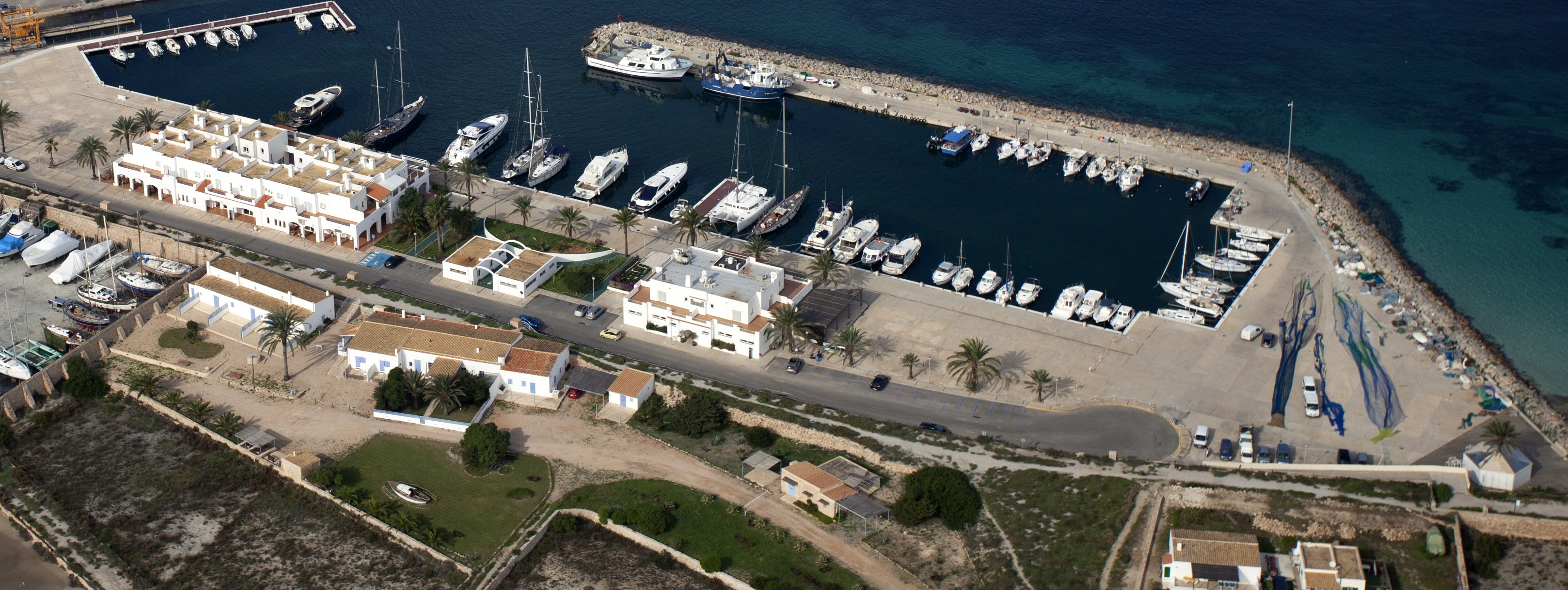 La APB sacará a concurso público la gestión de los amarres  de la dársena de embarcaciones menores del puerto de la Savina y archiva la competencia de proyectos presentada por el Club Náutico de Formentera