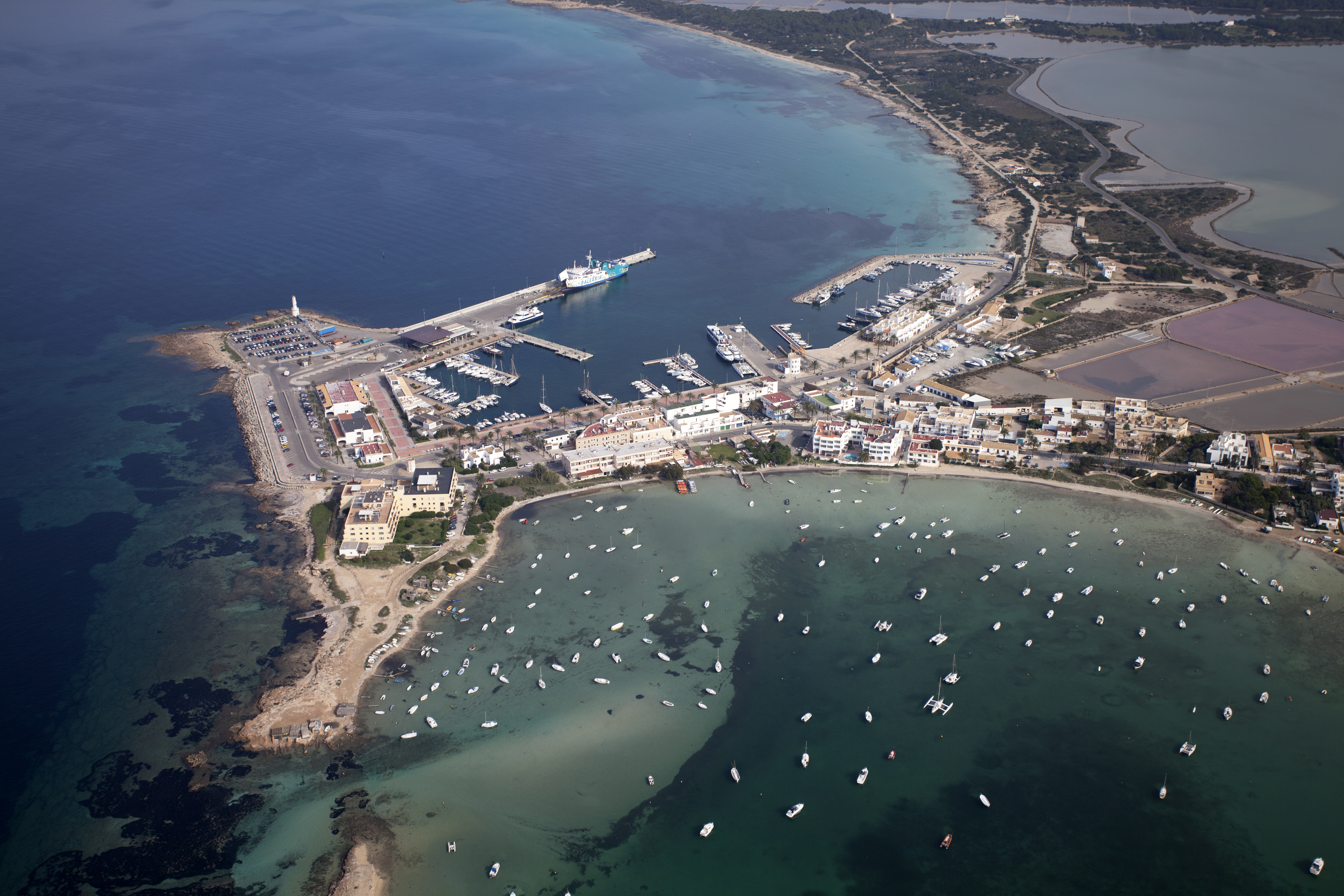 Vista aérea del puerto de la Savina