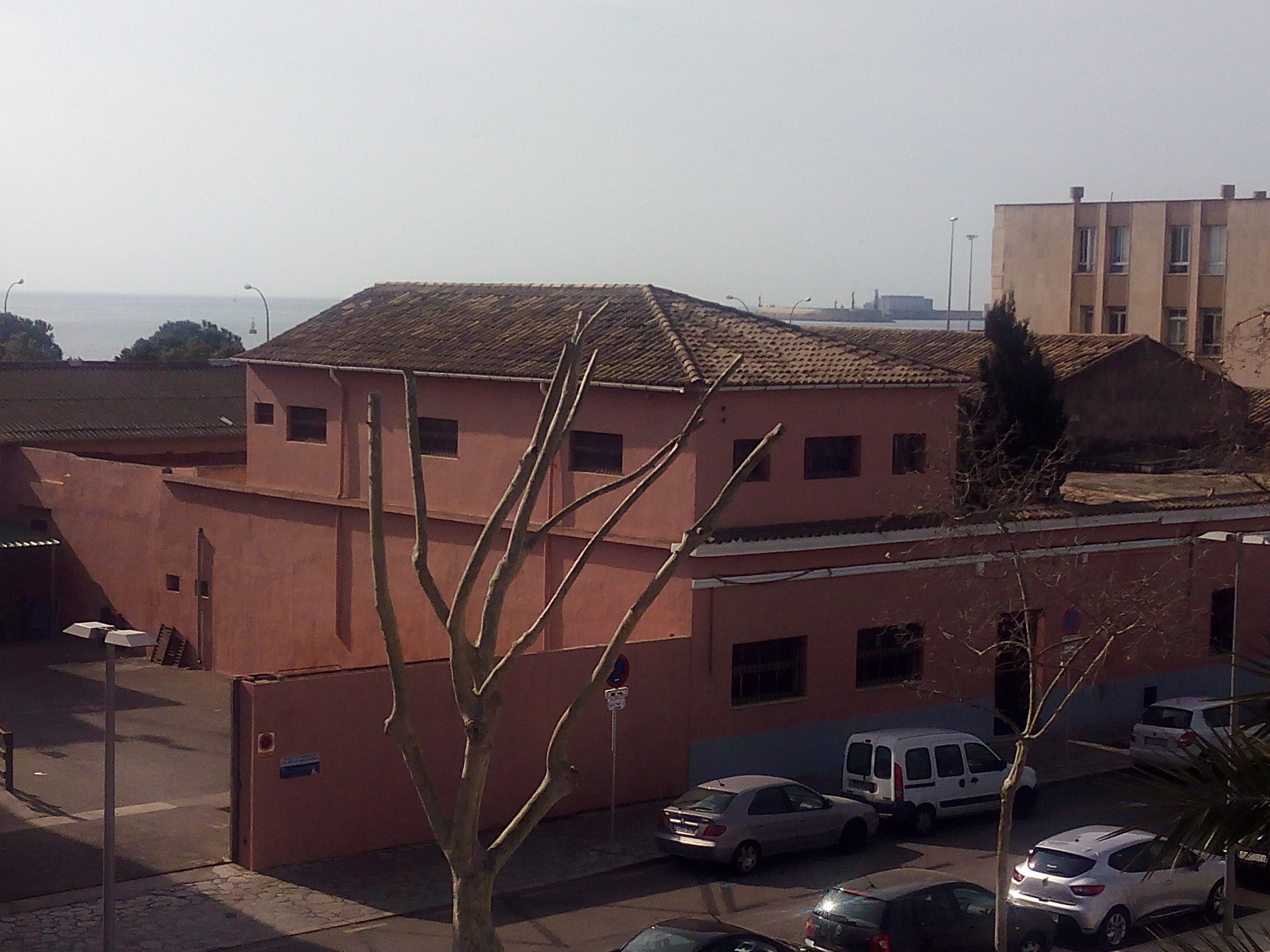 DIE APB BEGINNT MIT DEN ABRISSARBEITEN AM EHEMALIGEN MARINE-WARENLAGER IM HAFEN VON PALMA, AN DESSEN STELLE DER SITZ DES OZEANOGRAPHISCHEN ZENTRUMS DER BALEAREN ENTSTEHEN SOLL 