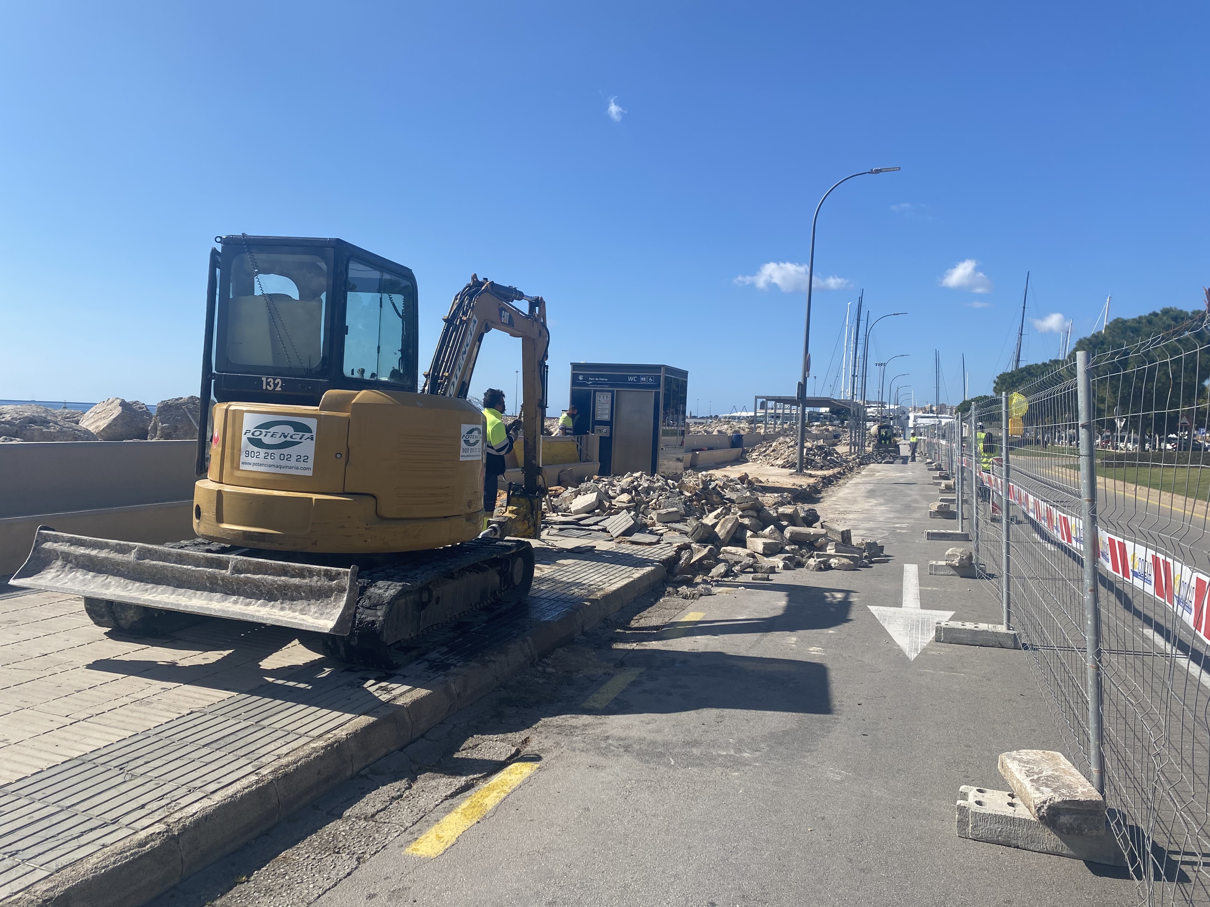 Die APB verbessert die Pflasterung des Gehwegs der Straße Camí de s'Escullera