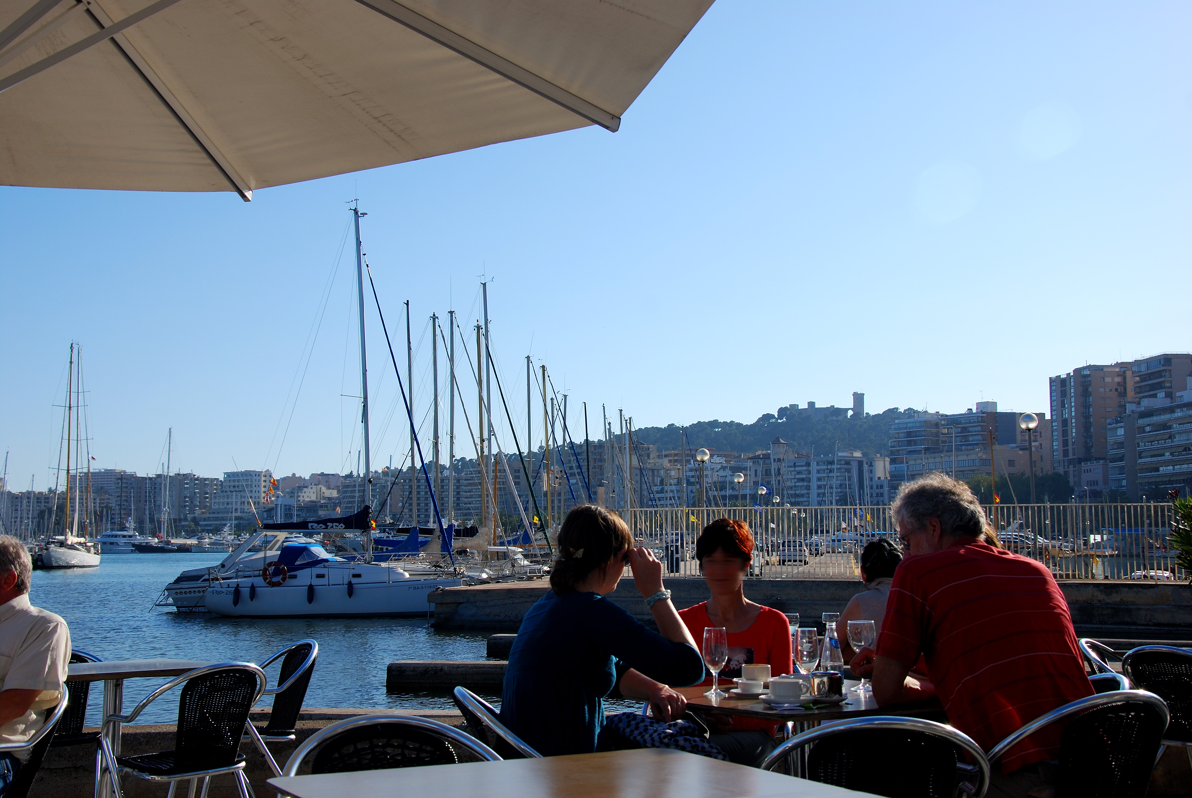 Die Hafenbehörde der Balearen setzt die Nutzungsgebühr und die Gebühr für die Geschäftstätigkeit ihrer Konzessionäre und Lizenznehmer aus