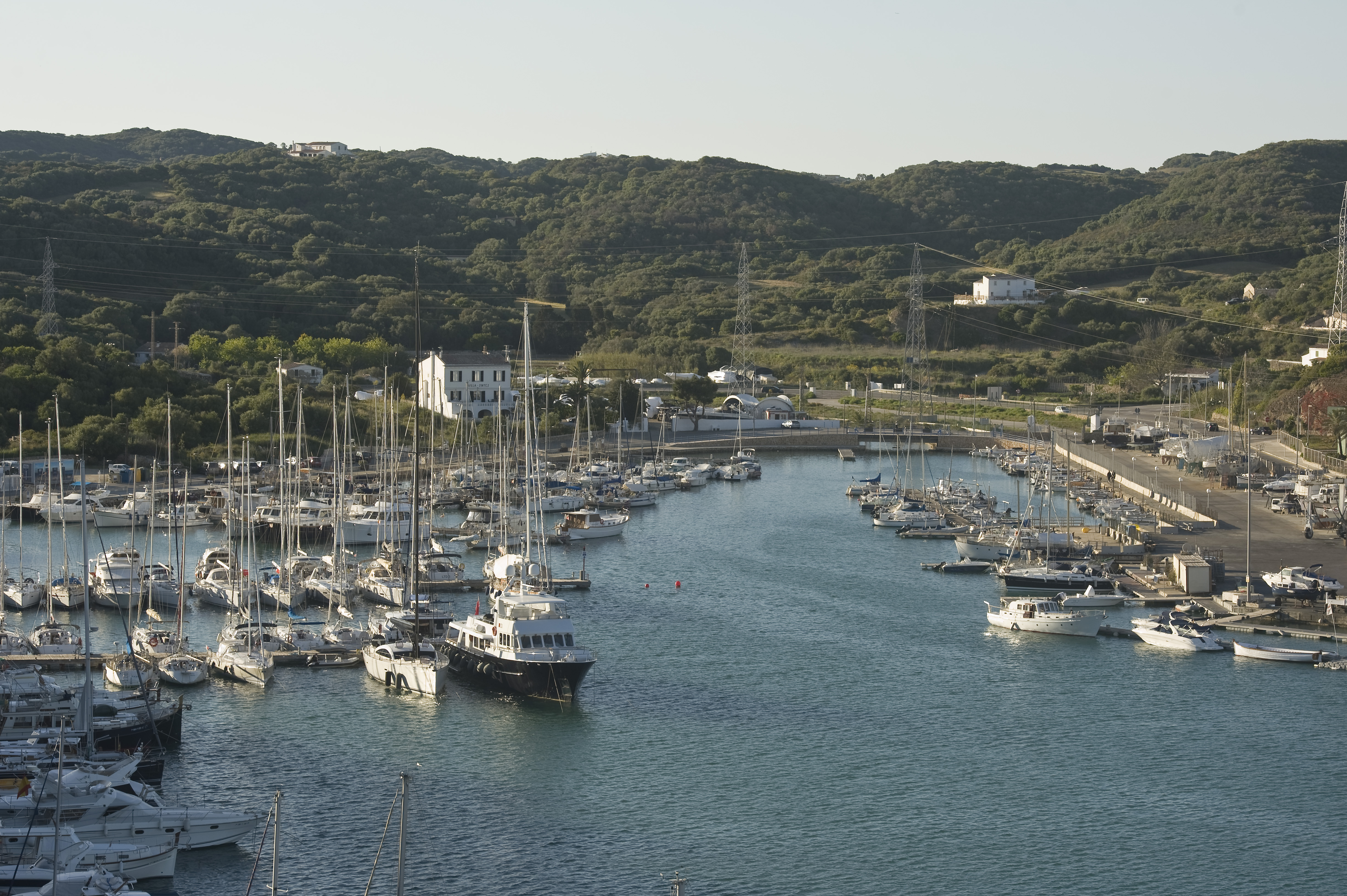 LA APB ADJUDICA A ACCIONA CONSTRUCCIÓN LAS OBRAS DE ADECUACIÓN Y MEJORA DE PANTALÁN FLOTANTE EN EL MUELLE DEL CÓS NOU Y RAMPAS DE VARADA EN EL PUERTO DE MAÓ