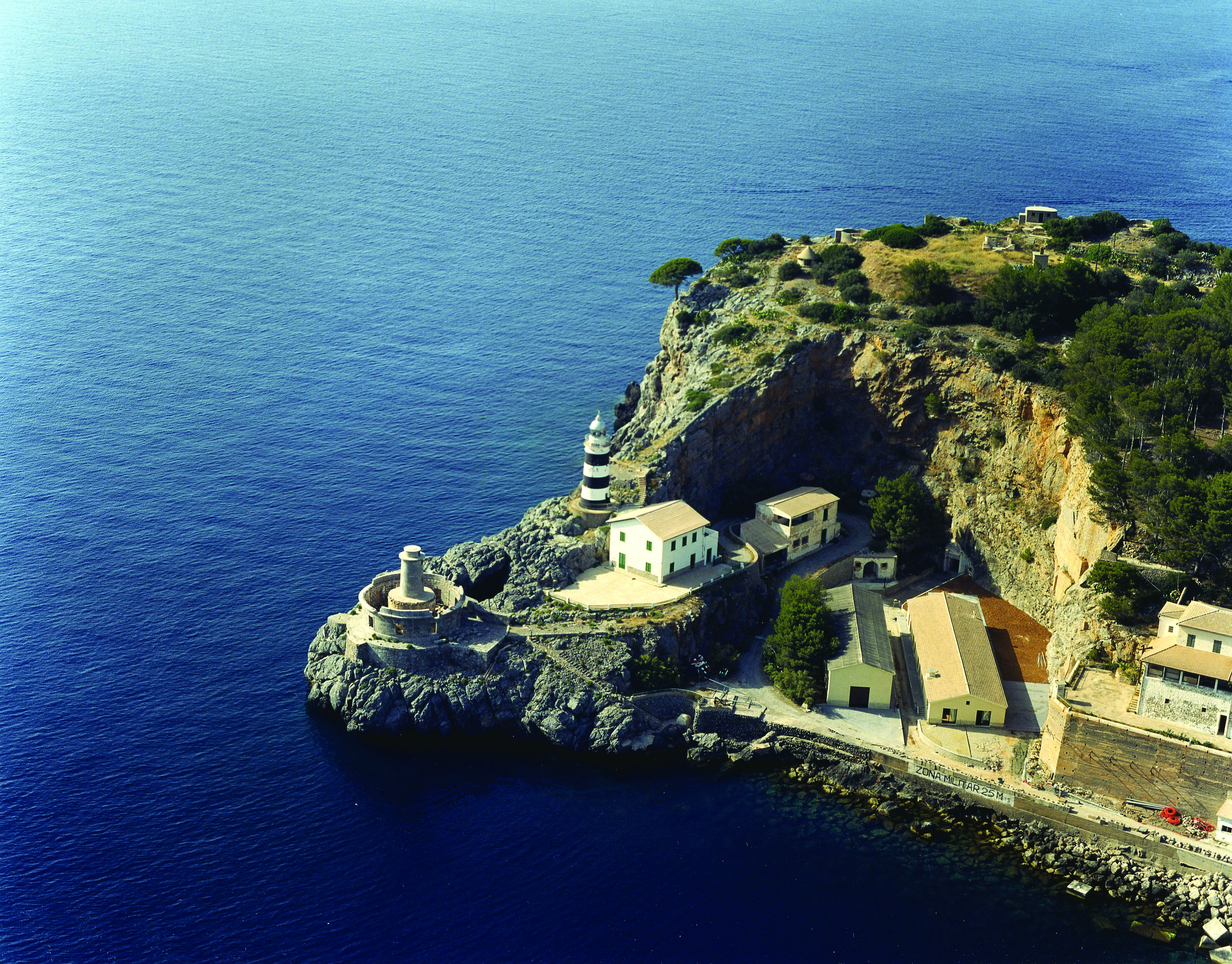 Restaurats els forjats del far de sa Creu al port de Sóller 