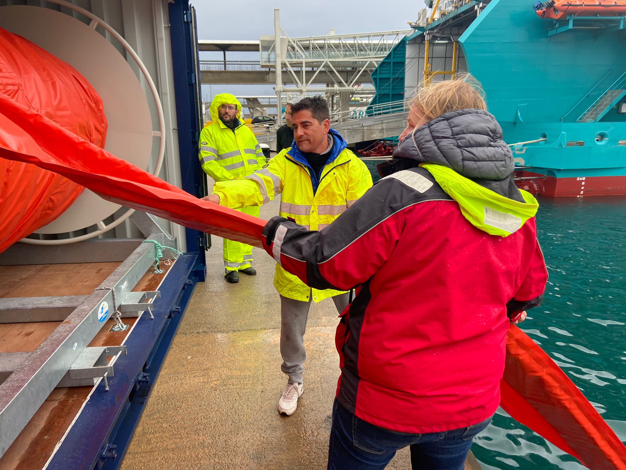 Im Hafen von Eivissa findet eine Übung der spanischen Seenotrettungsorganisation (Salvamento Marítimo) zur Bekämpfung der Meeresverschmutzung statt 