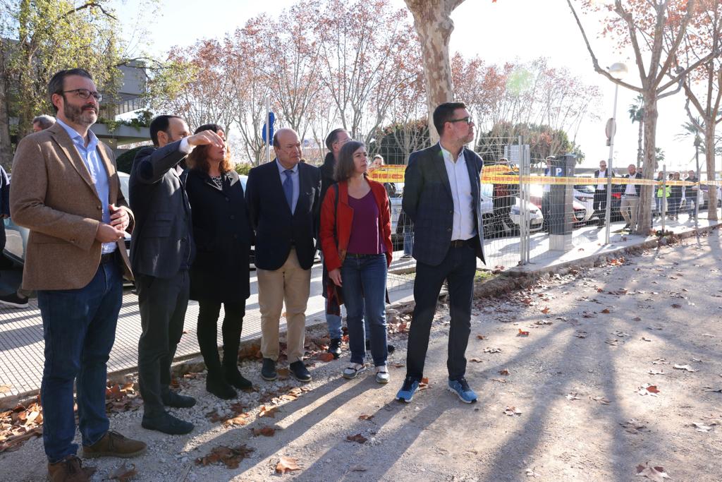 La presidenta del Govern, el alcalde de Palma y la APB visitan los avances de las obras del paseo Marítimo de Palma