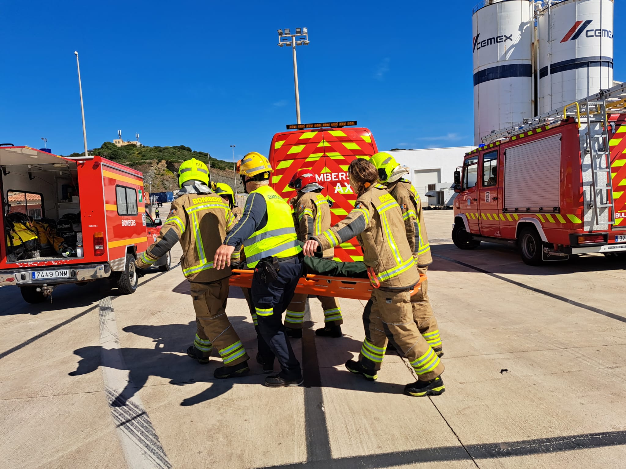 Els Bombers del Consell Insular de Menorca i l’Autoritat Portuària de Balears participen en un simulacre d’atemptat terrorista dins d’un vaixell atracat al port de Maó