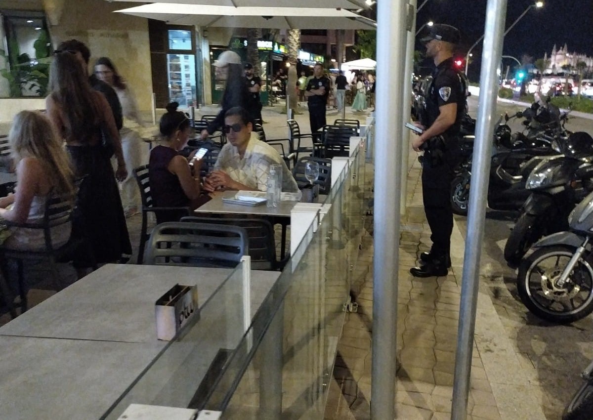 La Policía Local y la Autoridad Portuaria de Baleares levantan ocho actas en un control conjunto de ocupación de la vía pública en el paseo Marítimo de Palma