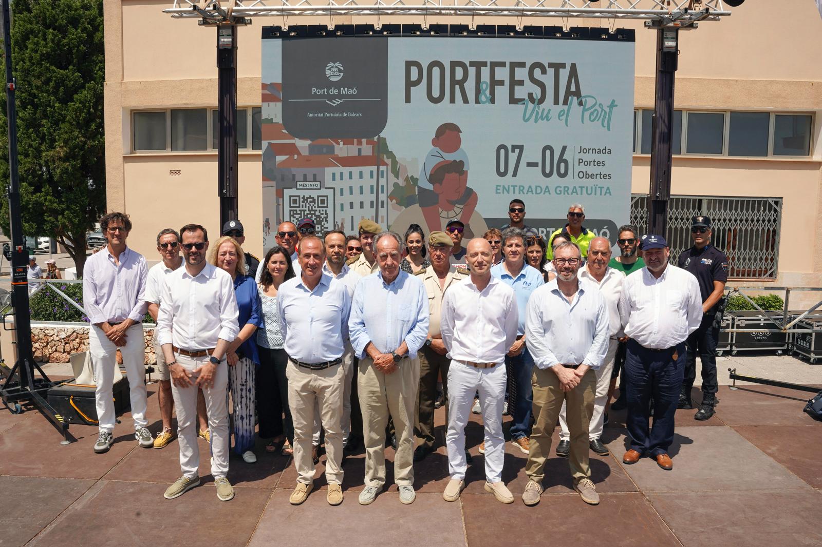  Gran aceptación del público en la primera edición de la Jornada de Puertas Abiertas en el puerto de Maó