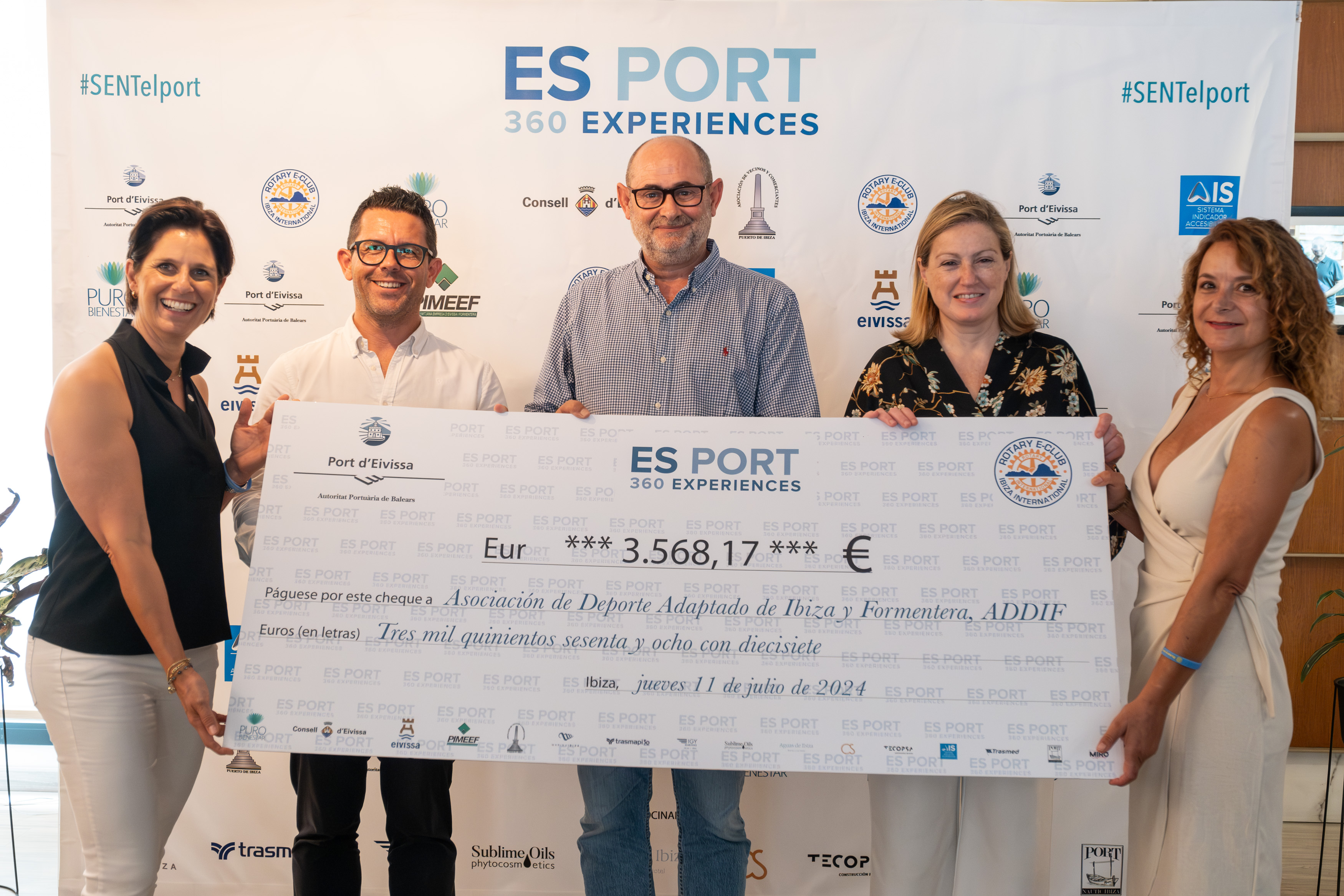 La APB entrega el cheque solidario a ADDIF con motivo del evento Es Port. 360 Experiences en el Día Internacional del Yoga