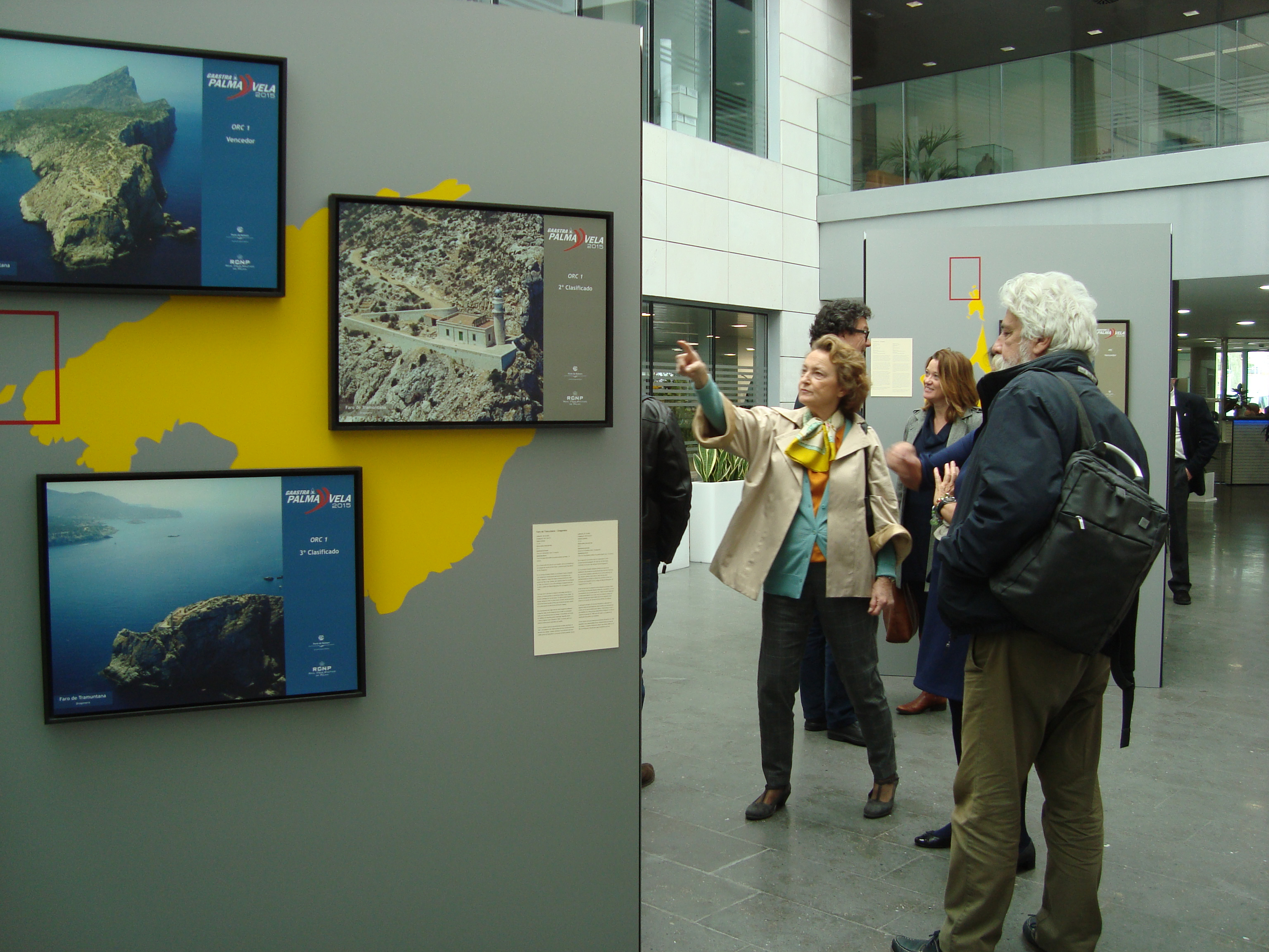 Exposición de la colección de premios de la  Gaastra PalmaVela en la APB