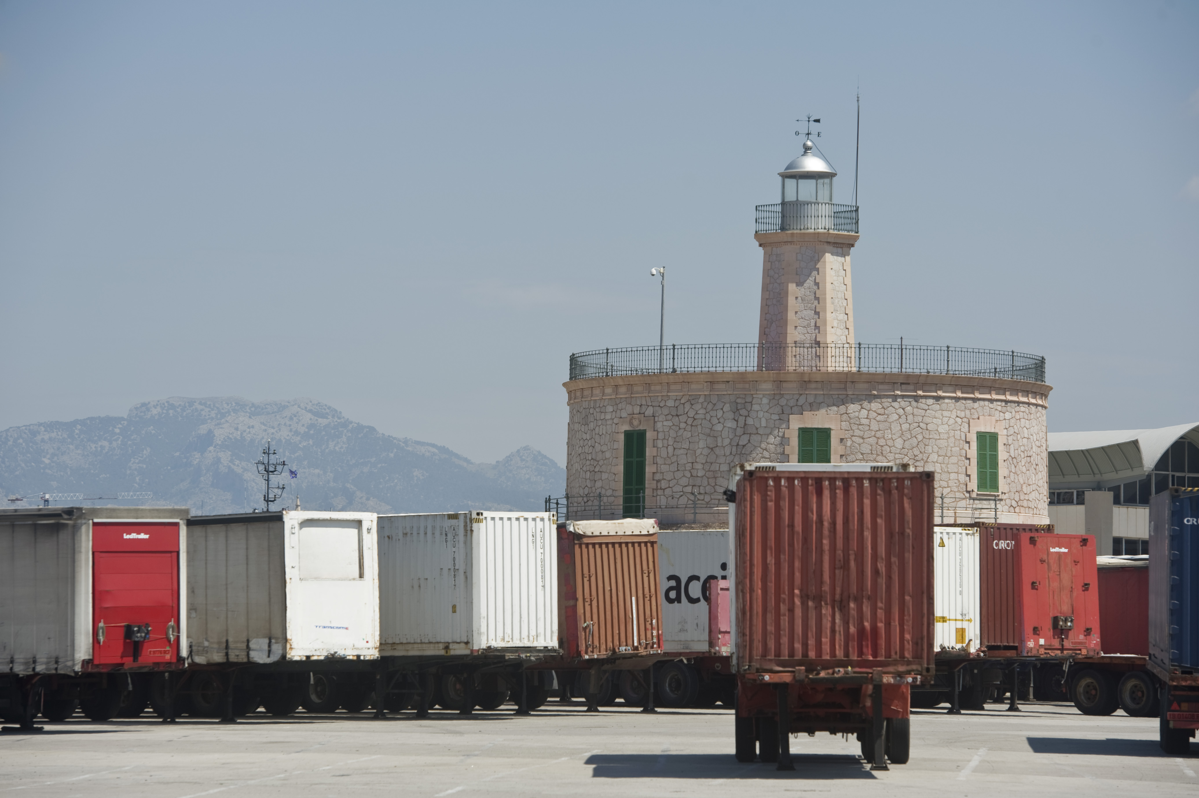 L´APB redueix les taxes al tràfic de combustibles líquids que arriben a les Illes