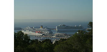 El port de Palma bat el rècord d'escales de creuers en un sol mes