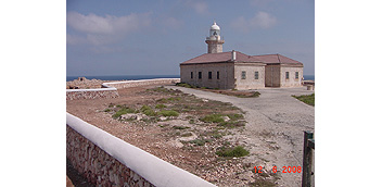 The PAB reconstructs the walls around lighthouses of Minorca